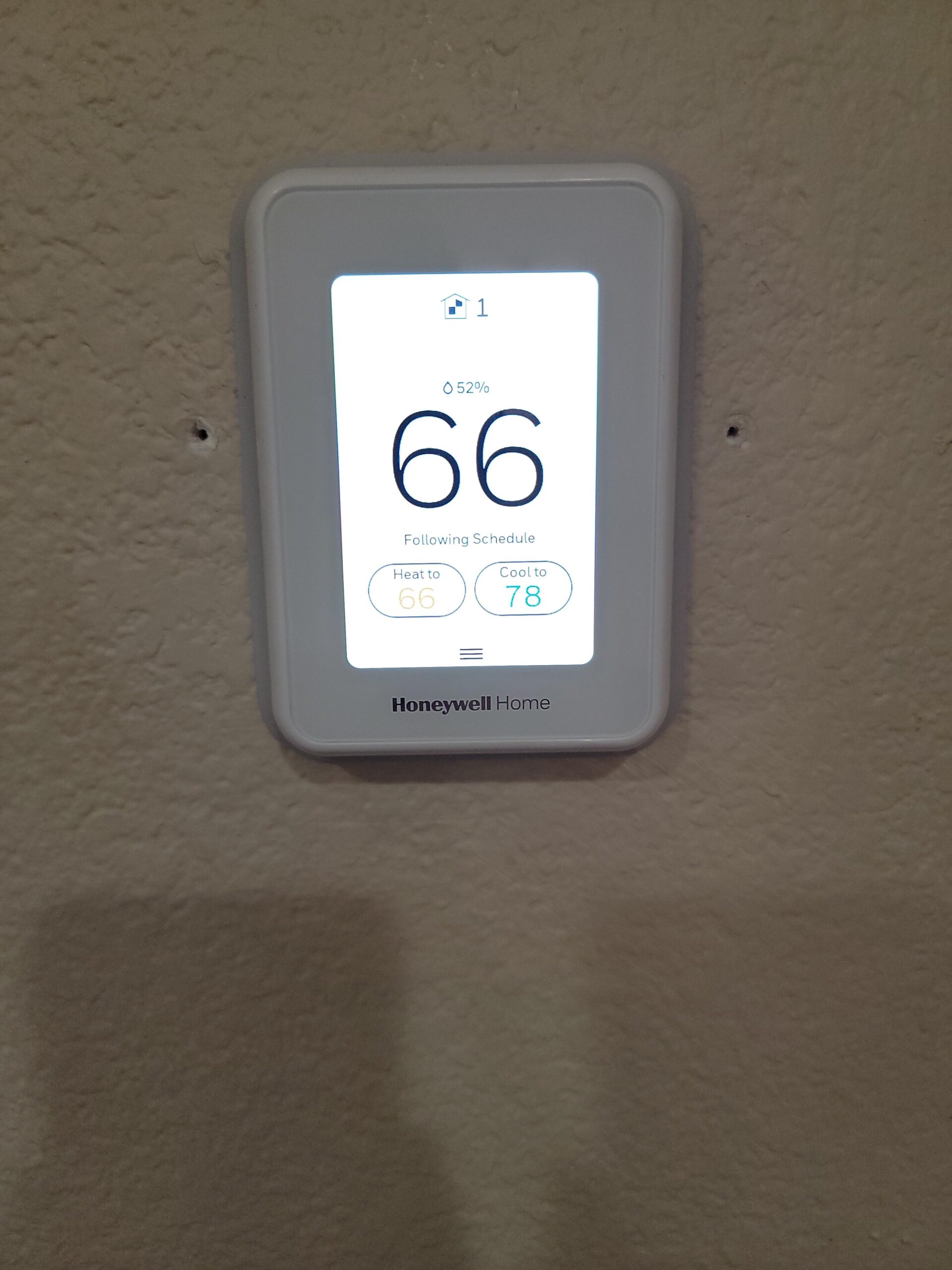 Honeywell Home T9 WiFi Smart Thermostat with 1 Smart Room Sensor, Touchscreen Display, White customer photo 1