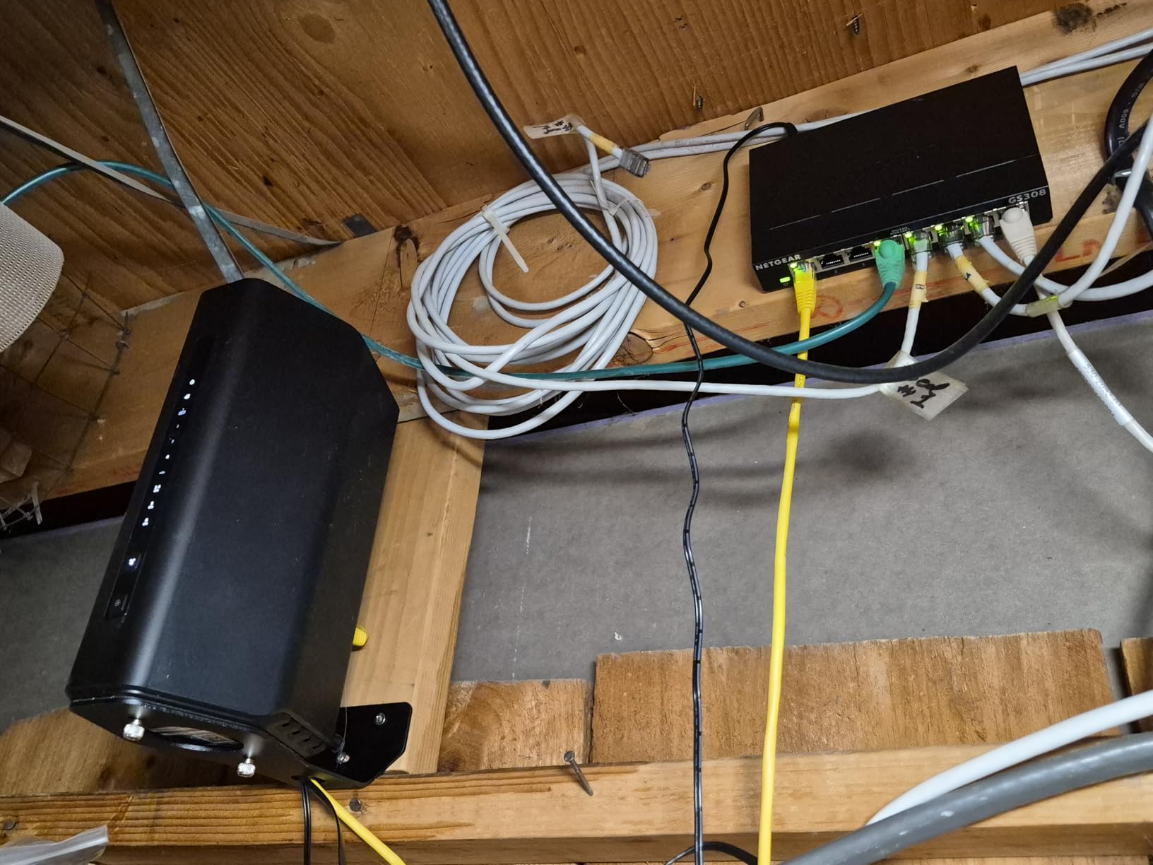 NETGEAR 8-Port Gigabit Ethernet Unmanaged Essentials Switch (GS308) - Home Network Hub, Office Ethernet Splitter, Plug-and-Play, Silent Operation, Desktop or Wall Mount customer photo 2