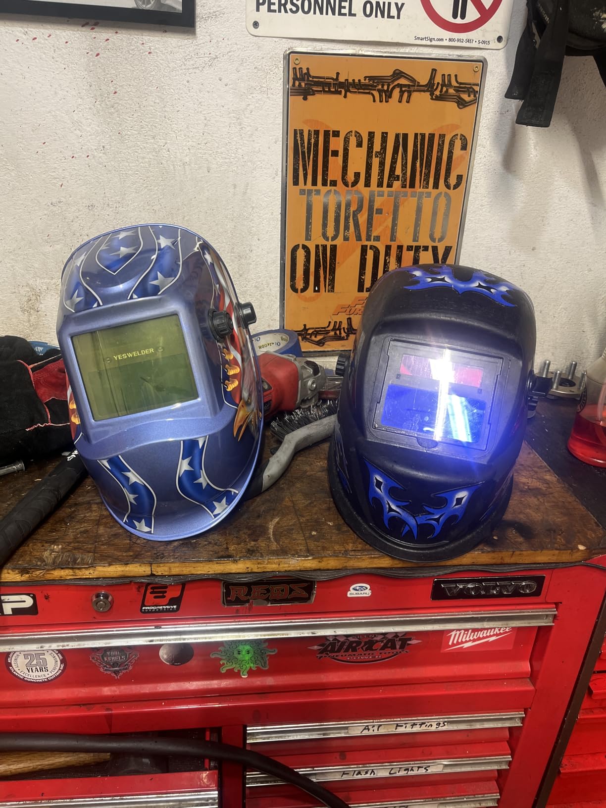 YESWELDER Auto Darkening Welding Helmet, Blue Light Blocking, 1/1/1/1 True Color Solar Powered Welding Hood with 2 Arc Sensors customer photo 2