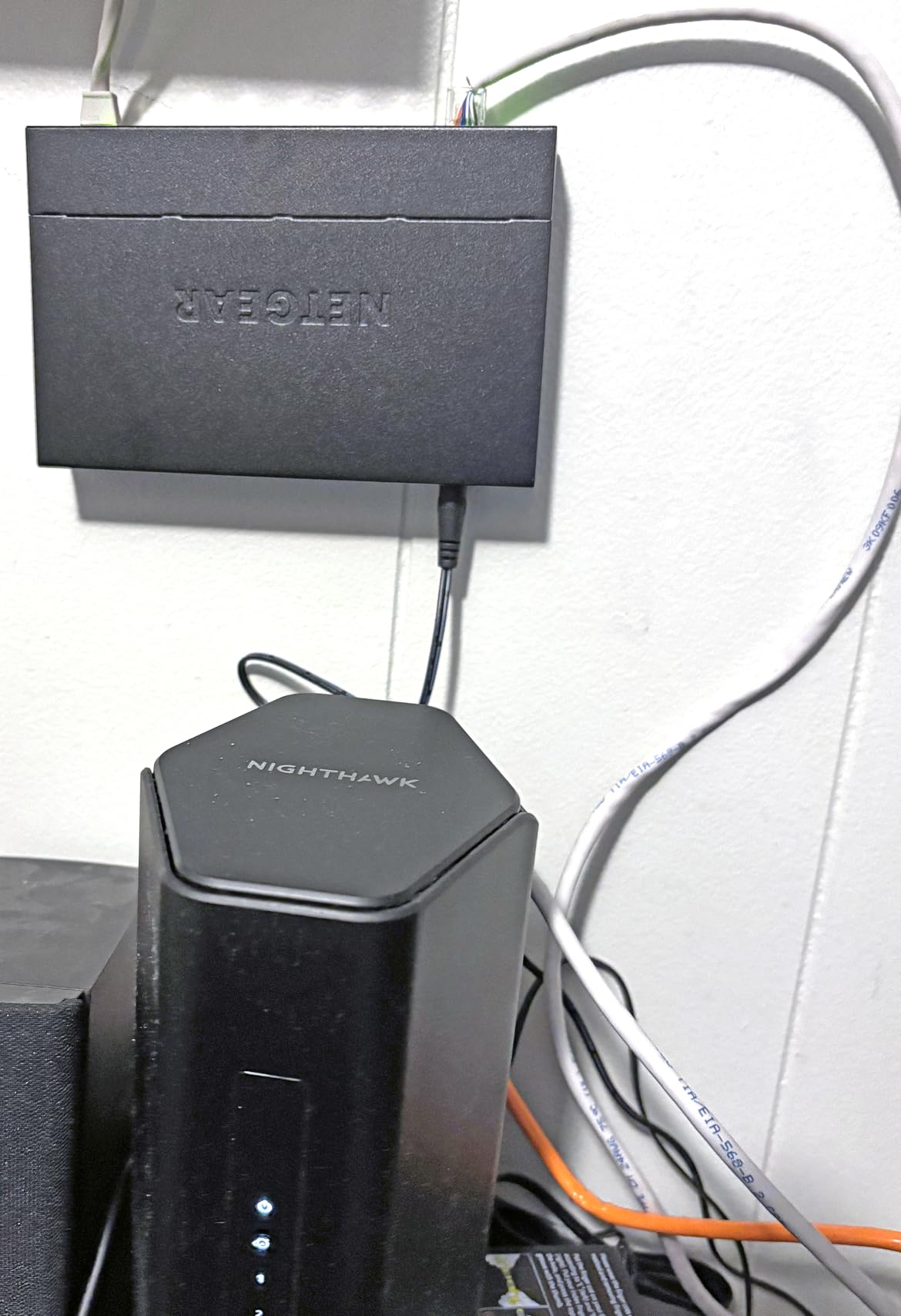 NETGEAR 5-Port Gigabit Ethernet Unmanaged Essentials Switch (GS305) - Home Network Hub, Office Ethernet Splitter, Plug-and-Play, Silent Operation, Desktop or Wall Mount customer photo 1