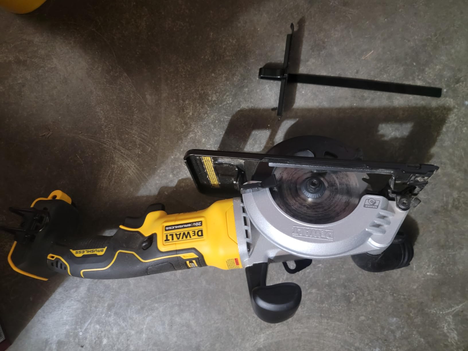 DEWALT ATOMIC 20V MAX* Circular Saw, 4-1/2-Inch, Tool Only (DCS571B) customer photo 1