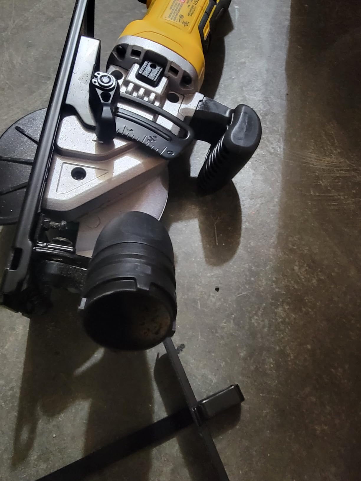 DEWALT ATOMIC 20V MAX* Circular Saw, 4-1/2-Inch, Tool Only (DCS571B) customer photo 2