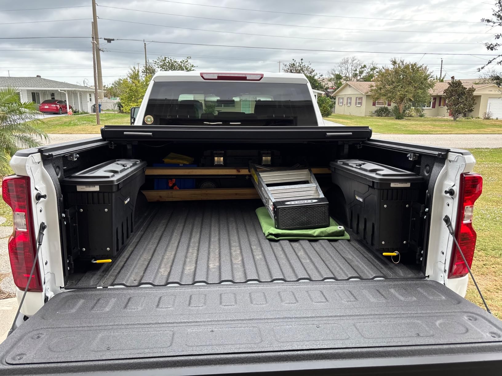 RealTruck UnderCover SwingCase Truck Bed Storage Box | SC105P | Fits 2020-2025 Chevy/GMC Silverado/Sierra 2500/3500HD Passenger Side customer photo 1