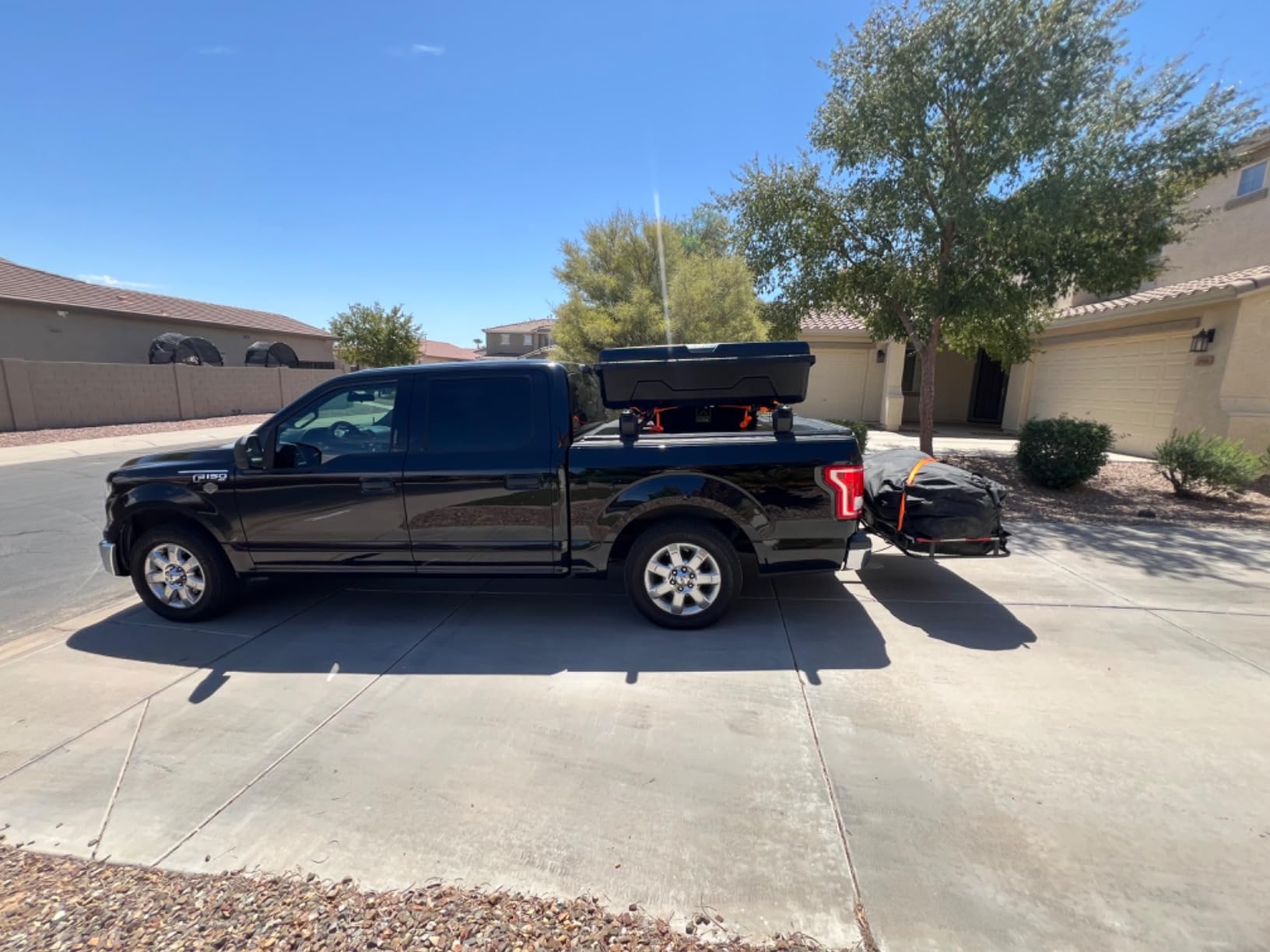 Yakima Hard Shell Cargo Box, Vehicle Rooftop Travel & Storage Gear Case, 10 Cubic Feet, DeepSpace 10, Black customer photo 1