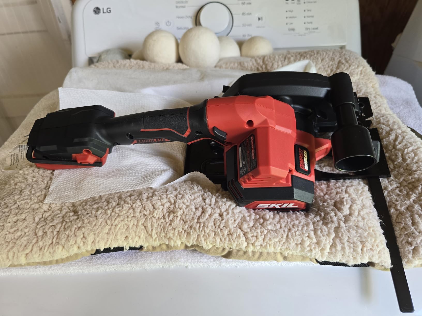 PWRCORE 20 Brushless 20V 4-1/2 in. Compact Lightweight One-Hand Circular Saw Kit with Up to 6,000 RPM Includes 2.0Ah PWR CORE 20 Lithium Battery and Charger - CR5435B-10, Red customer photo 1