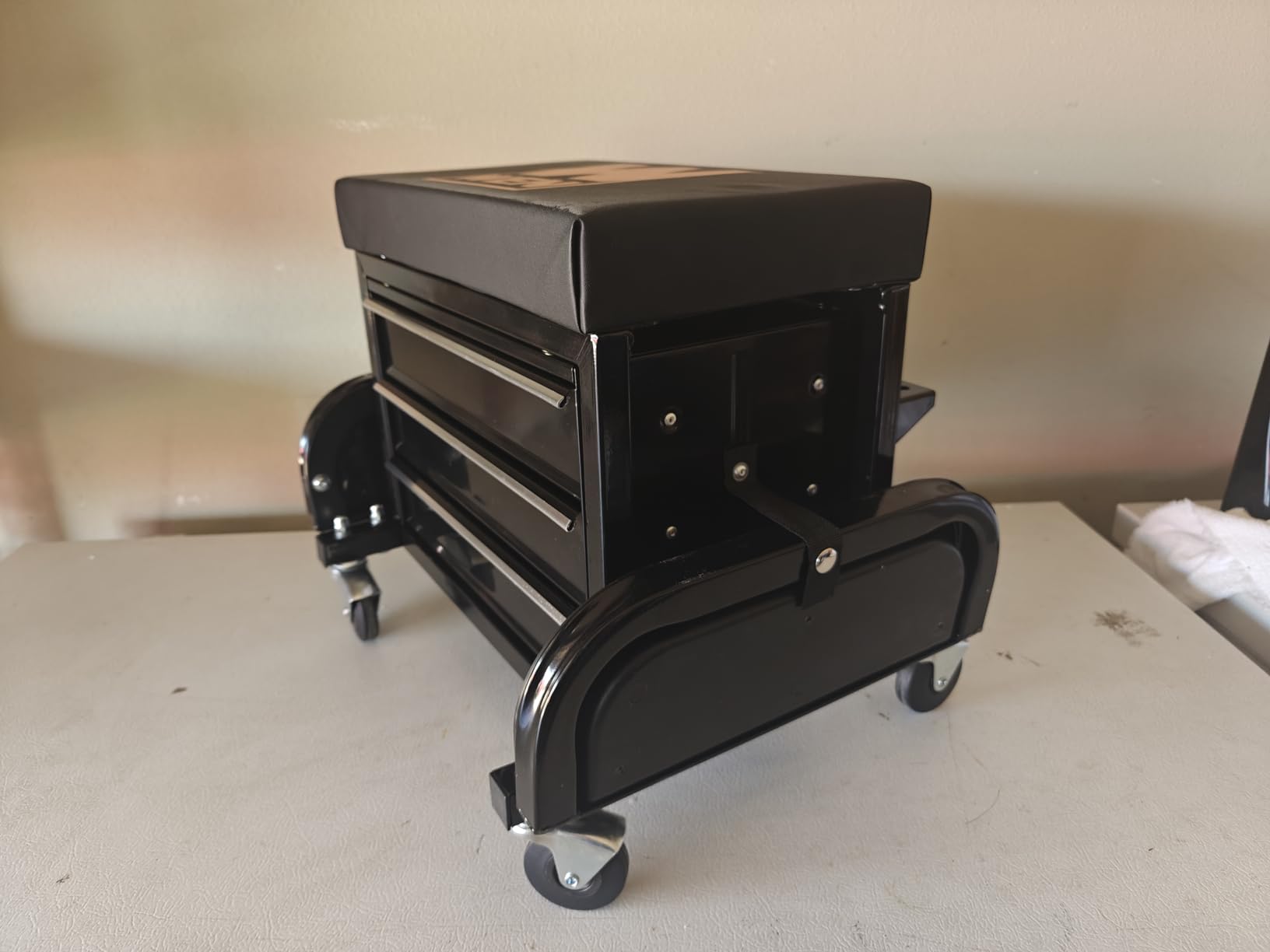 WEN GG1350 350-Pound Capacity Garage Glider Rolling Tool Chest Seat customer photo 2