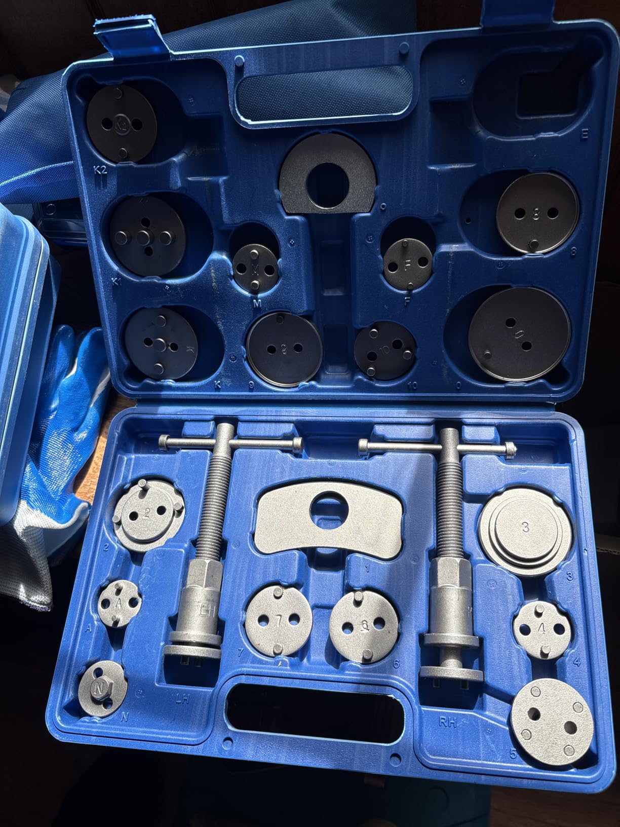 Orion Motor Tech 2 in 1 Brake Caliper Compression Tool & Brake Bleeder Kit, Handheld Vacuum Pump Brake Bleeder Tool Set, Disc Brake Pad Service Tool with Thrust Bolt Retaining Plates & 18 Adapters customer photo 2