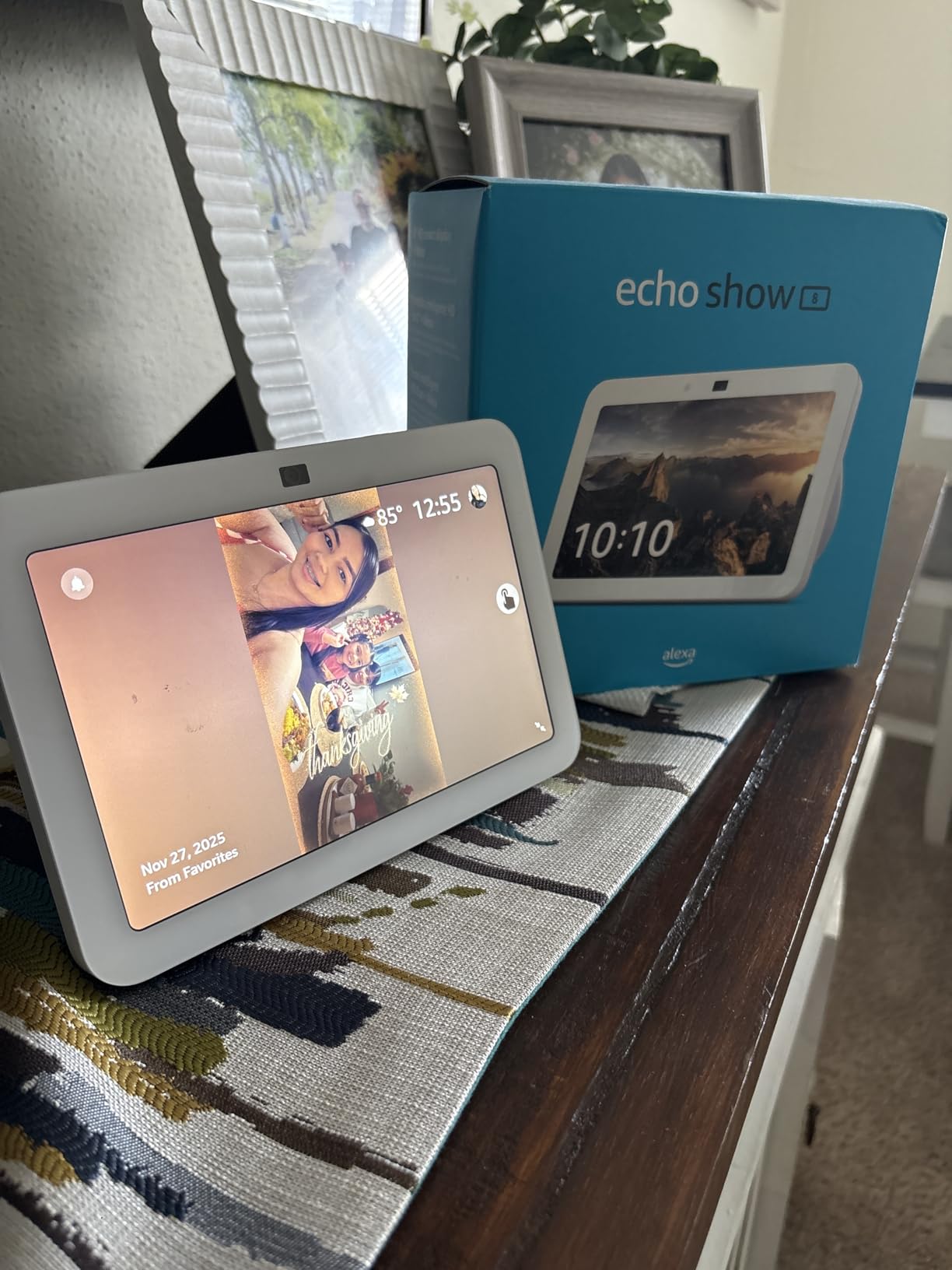 Amazon Echo Show 8, With Spatial Audio, Smart Home Hub, ideal for open living spaces, Designed for Alexa+, Glacier White customer photo 2