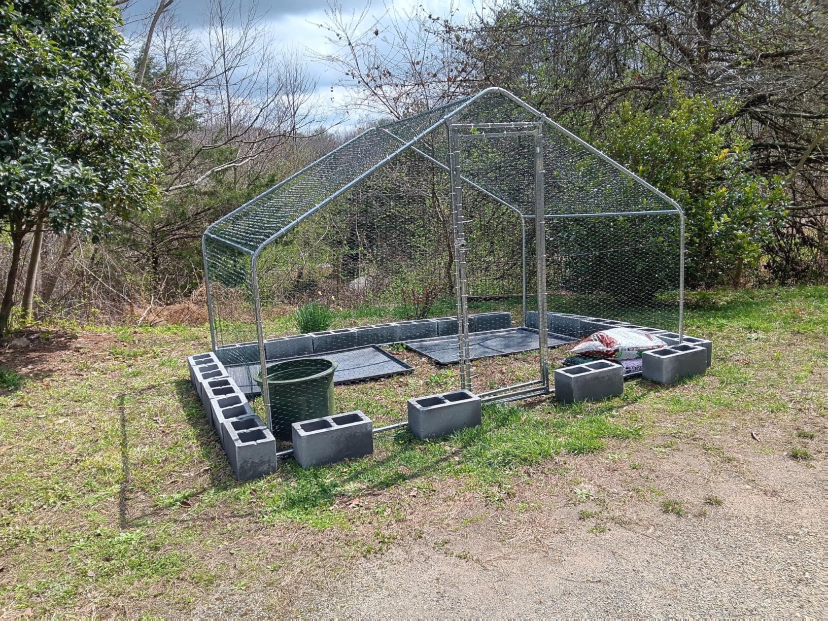 CHIKENCOOP 9.8 x 6.5 x 6.5 ft Metal Chicken Coop, Chicken Run with Cover | Walk-in outdoor enclosure with waterproof UV-resistant cover, reinforced frame customer photo 2