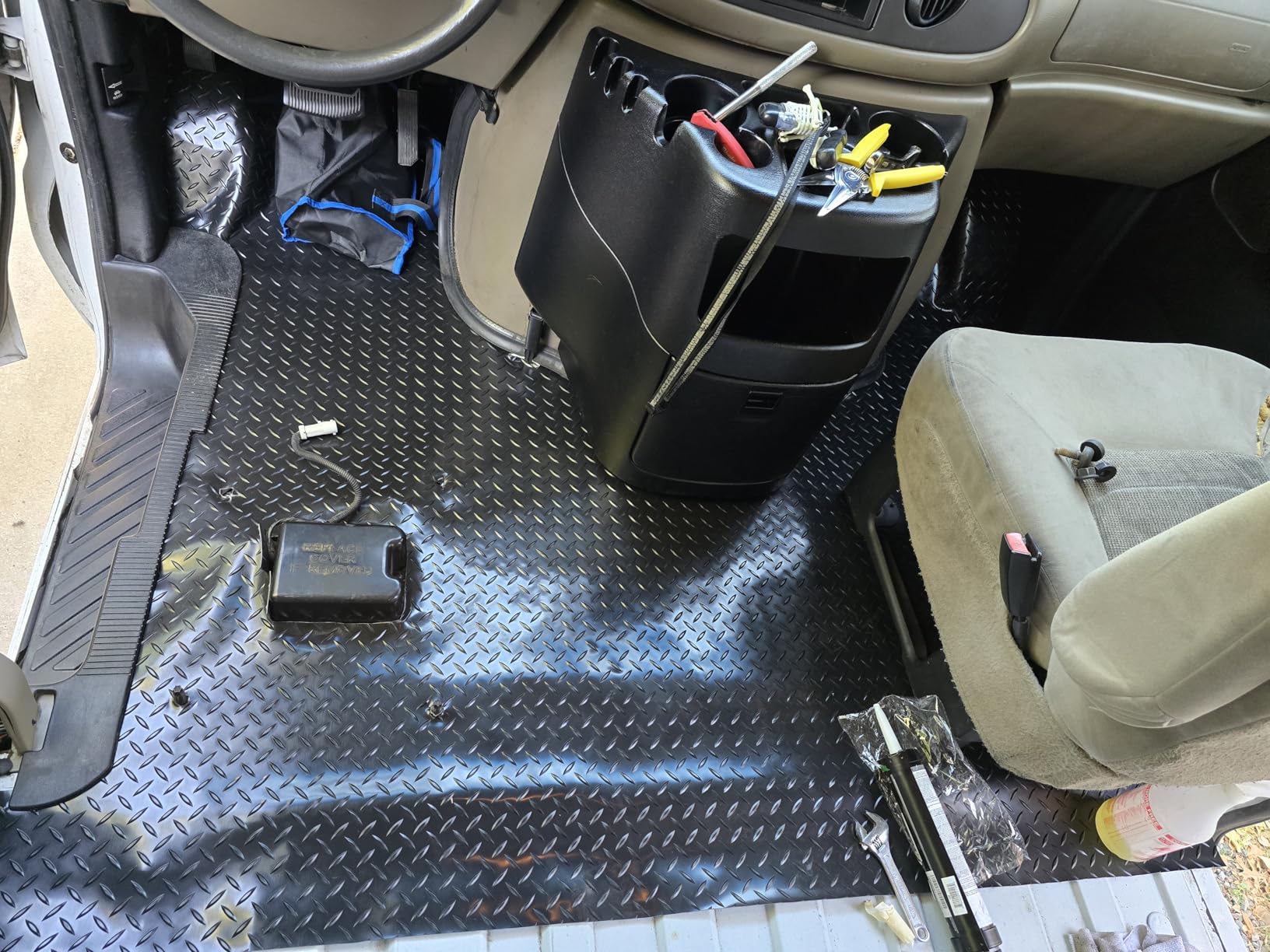 TUFFIOM 7.5 x 20 FT Garage Floor Mat, Thickened Diamond Plate PVC Garage Mats Flooring Roll for Under Car, Garage Parking Mats for Floor Large SUVs, MPV, Pickup Truck customer photo 1