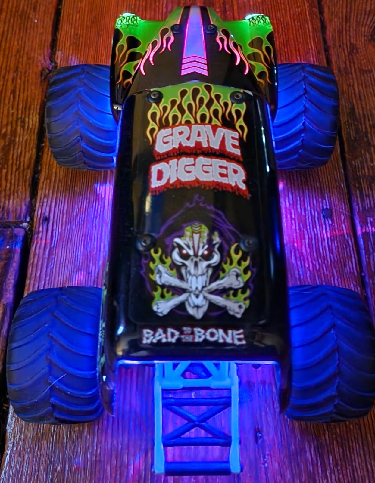 Losi 1/18 Mini LMT Grave Digger 2S 4X4 RTR Brushed Monster Truck Battery & Charger Included Green LOS01026T1 customer photo 1