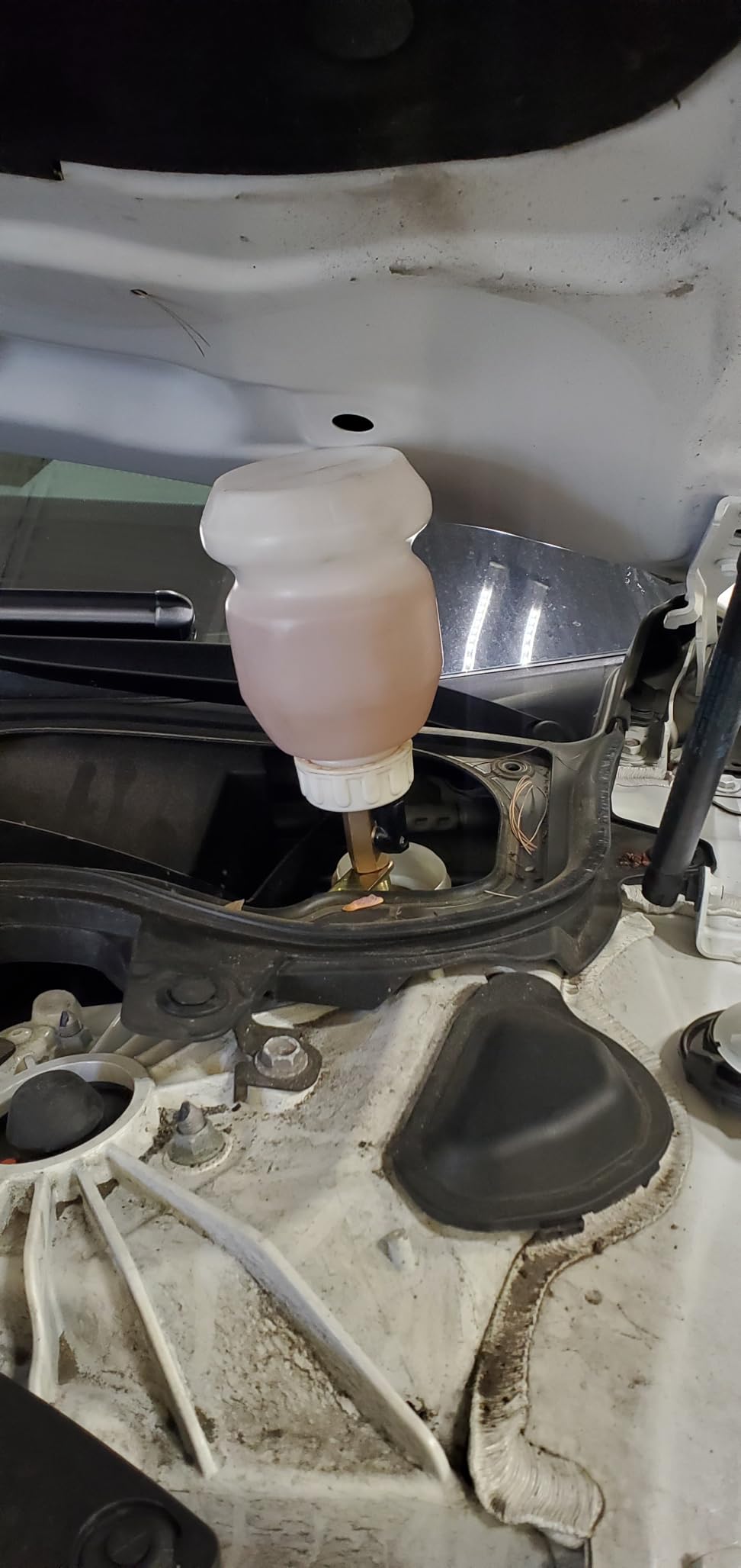 3L Vacuum Brake Bleeder Kit, One Person Pneumatic Brake Fluid Bleeder, Flush Kit with 2L Pneumatic Fluid Extractor and 1L Refilling Bottle, with Pressure Clutch Bleeder Kit 16 Adapters customer photo 1
