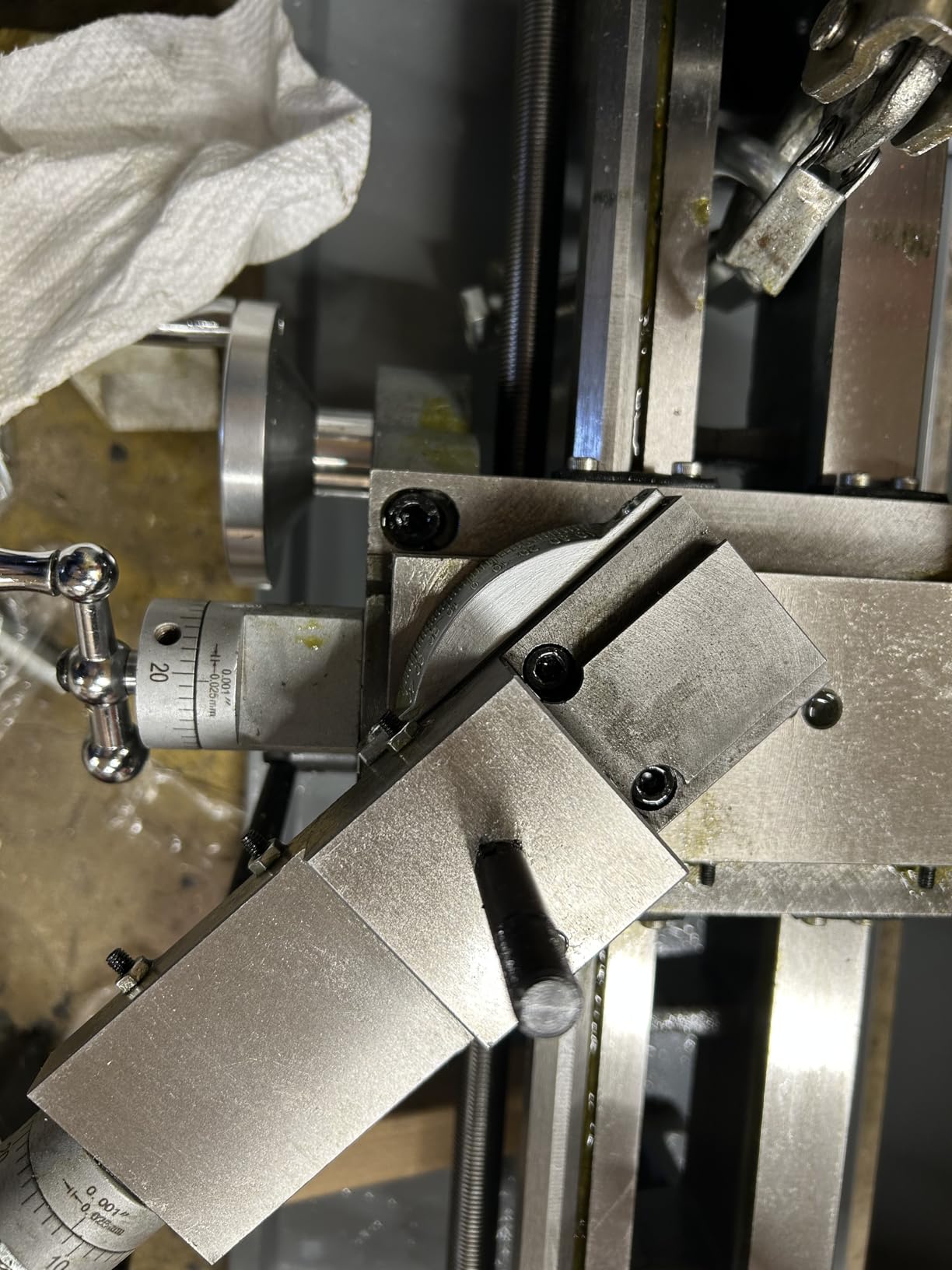 VEVOR Metal Lathe, 8.3'' x 29.5'' Benchtop Metal Lathe 0-2500 RPM Continuously Variable Speed 750W Brushless Motor Metal Gears with LCD Display Metal Lathe Machine customer photo 2