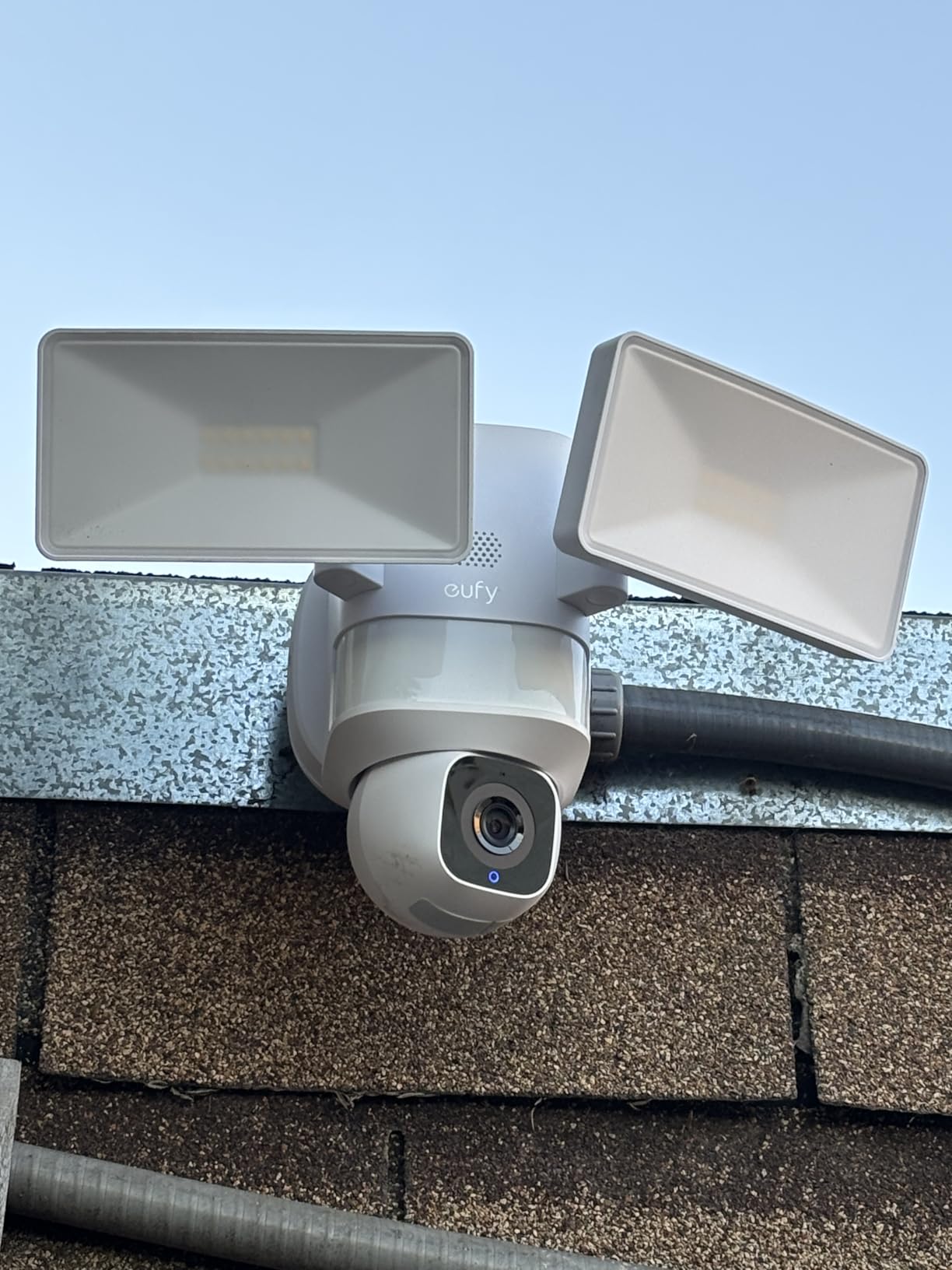 eufy Security Floodlight Camera E30, Security Camera Outdoor, 360 Pan and Tilt, AI Detection and Tracking, 2K Video, 2.4GHz Wi-Fi, 2,000 Lumens, Built-in Siren, 24/7 Recording, No Monthly Fee customer photo 1