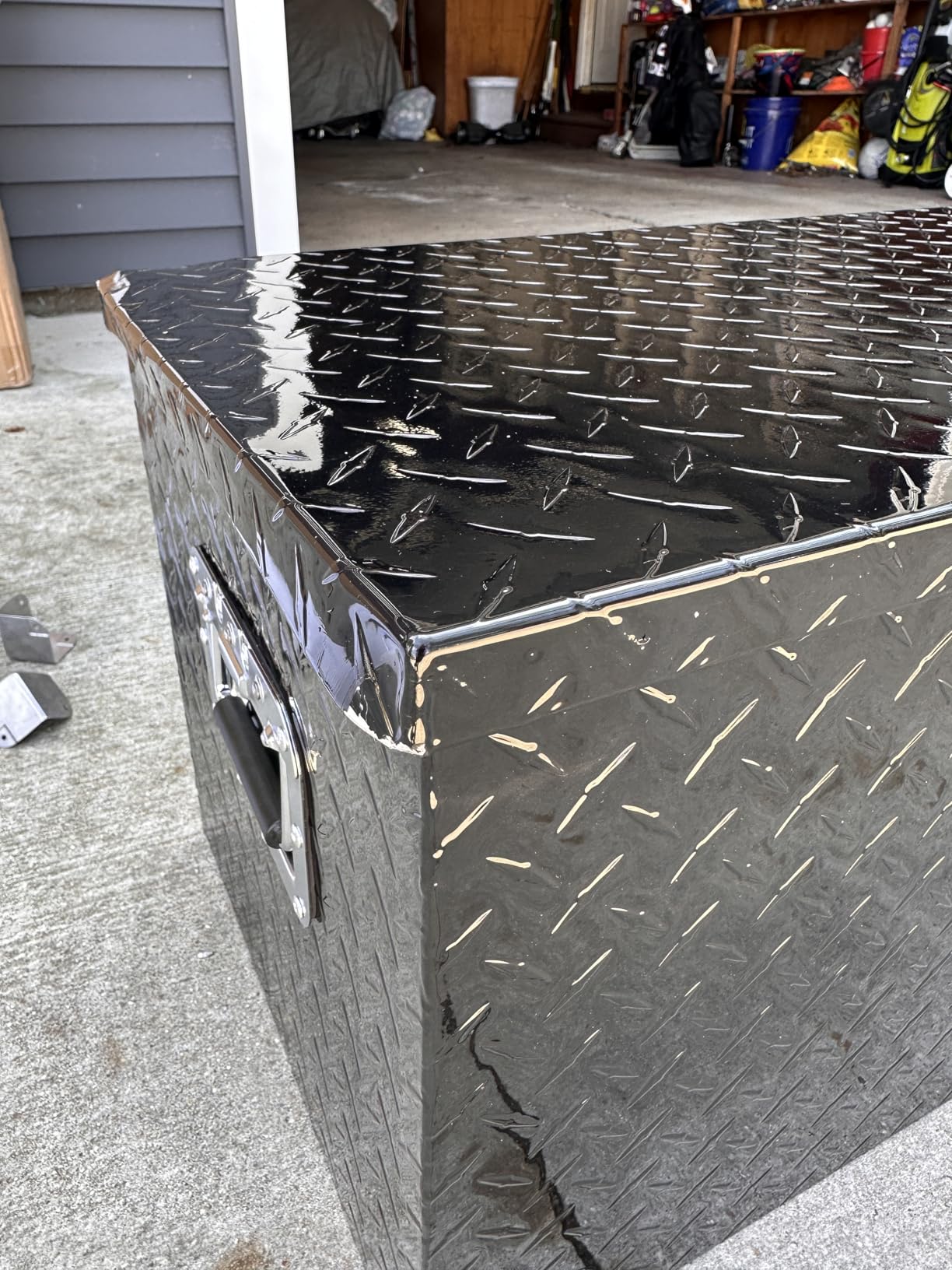 ARKSEN 49 x 15 x 15 Inch Diamond Plate Truck Bed Tool Box, Heavy Duty Waterproof Aluminum Toolboxes Storage Chest with Side Handle & Lock for Pickup Truck Bed, RV & Trailer - Black customer photo 1