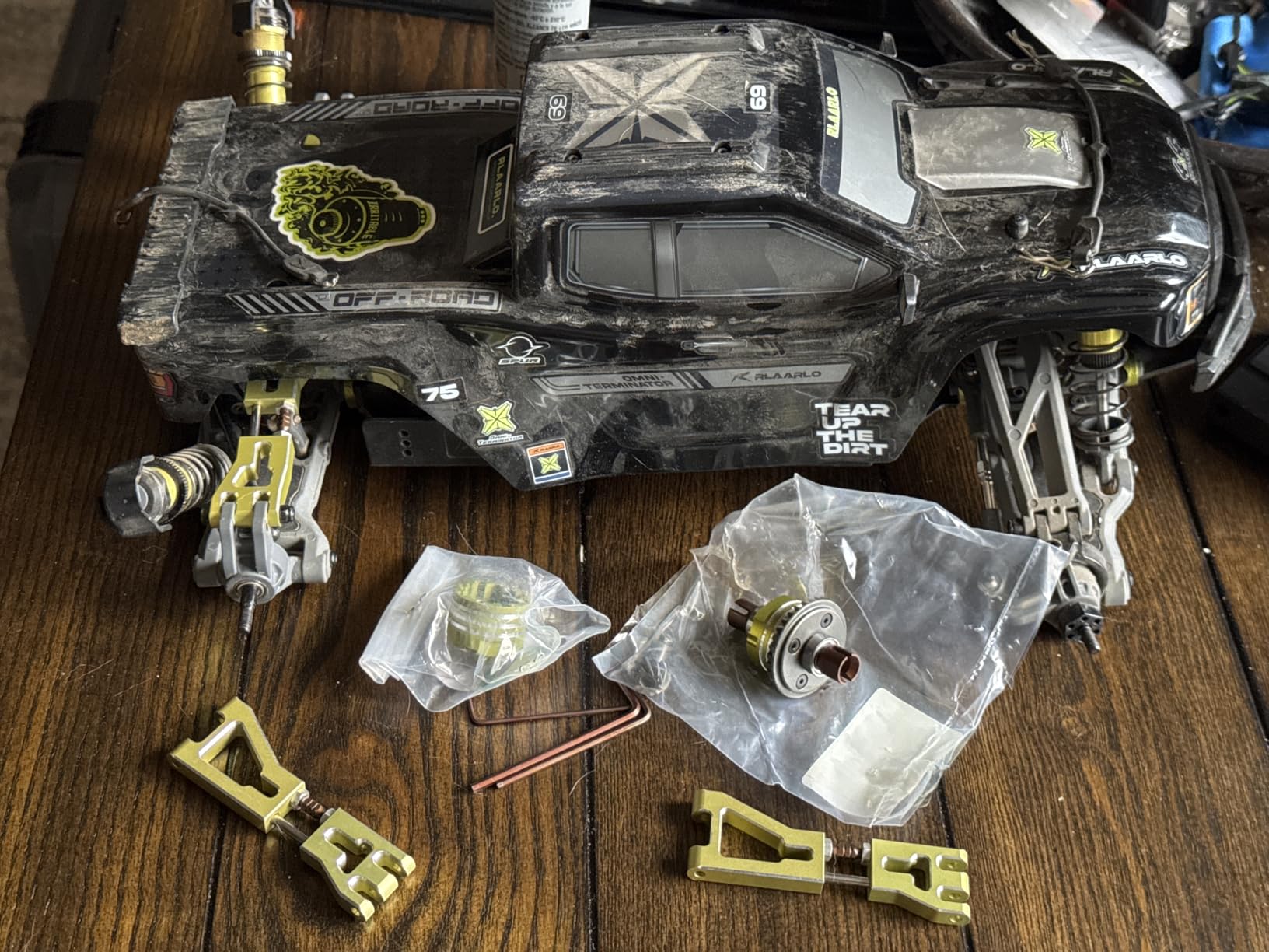 RIAARIO 1/10 Brushless RC Cars, 50+ MPH, 4WD, Waterproof, Carbon Fiber customer photo 1