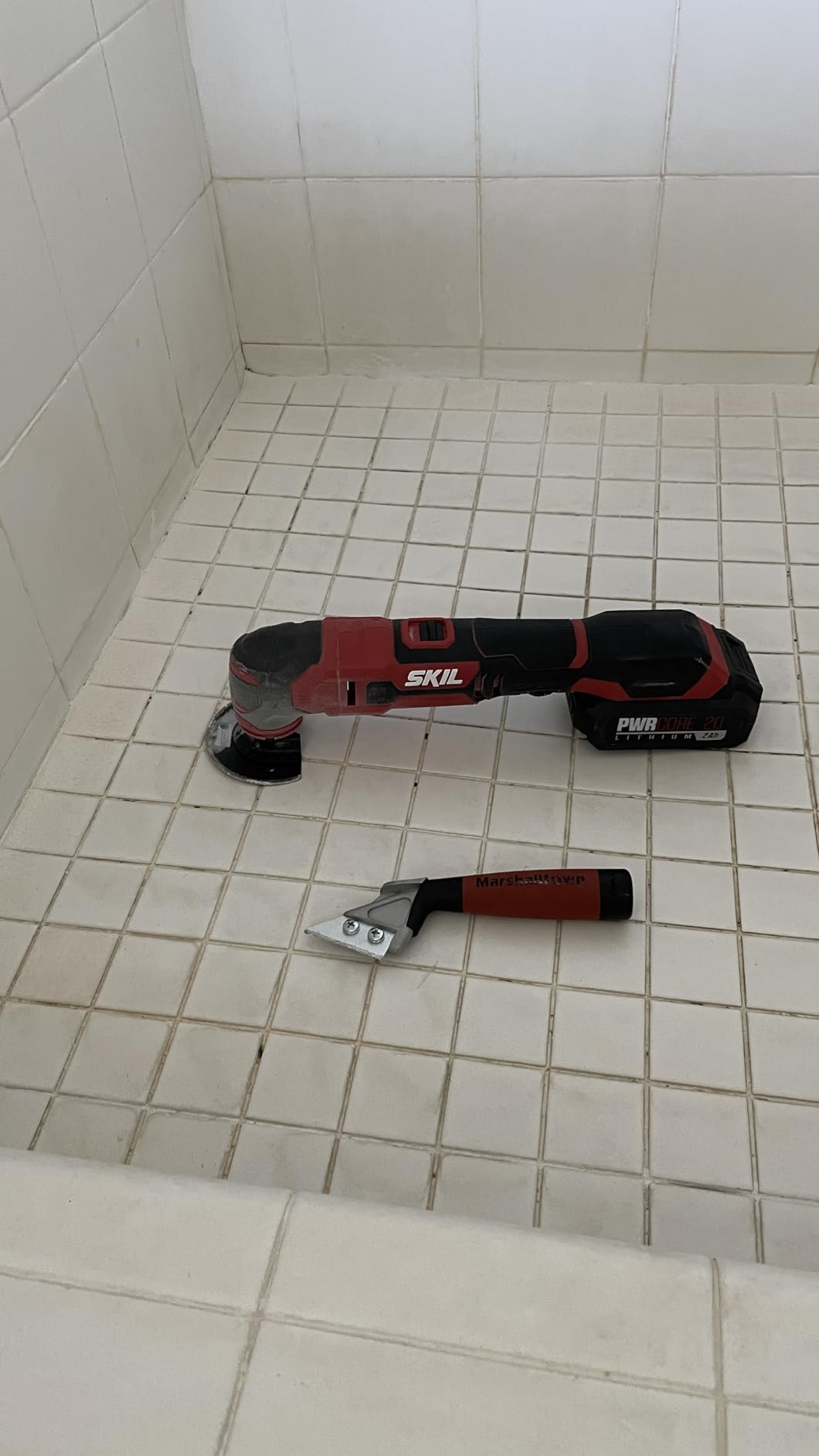 SKIL PWRCORE 20V Brushless Oscillating Multi-Tool Kit Including 2.0Ah Battery and Charger - OS5920B-10 customer photo 1