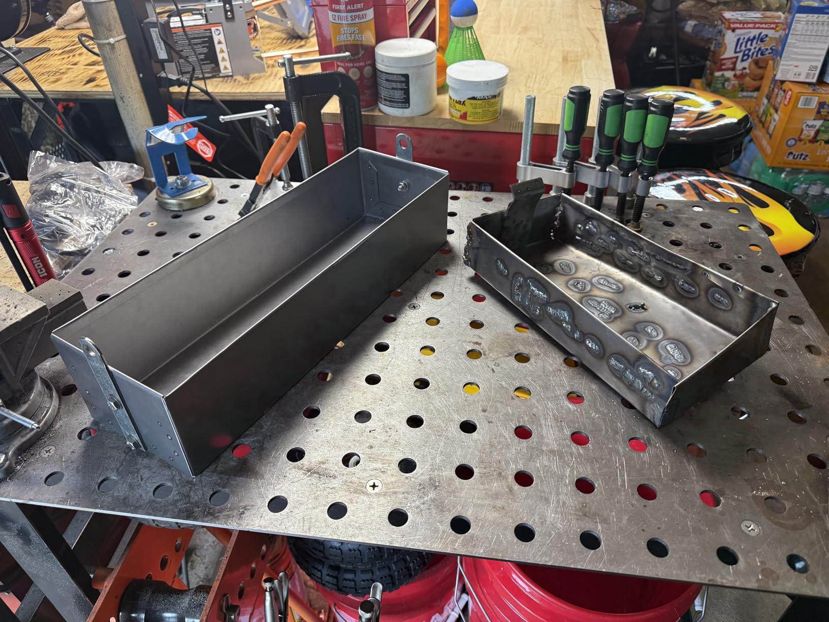 VEVOR Box and Pan Brake, 24in, Portable Metal Bender with 0-135° Bending Angle, Capable of Handling 20 Gauge Low Carbon Steel & 14 Gauge Aluminum, with 5 Adjustable Fingers customer photo 1