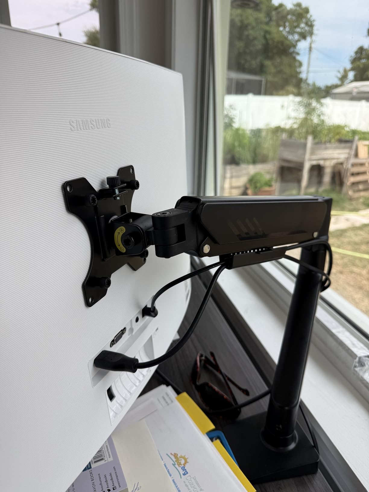 ErGear Single Monitor Arm, Fully Adjustable Monitor Mount for 13-34 Inch Screens, Fast Install Computer Monitor Stand with Tool-Free VESA Mount, Cable Management, Holds 19.8 lbs, Max VESA 100x100mm customer photo 2