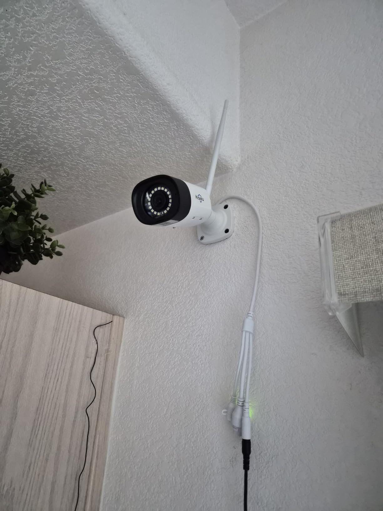Hiseeu 5MP Outdoor WiFi Security Camera System, 16CH 8 Cam Kit, 2-Way Audio, Color Night Vision, IP66 Waterproof, 3TB Storage, No Monthly Fees customer photo 1