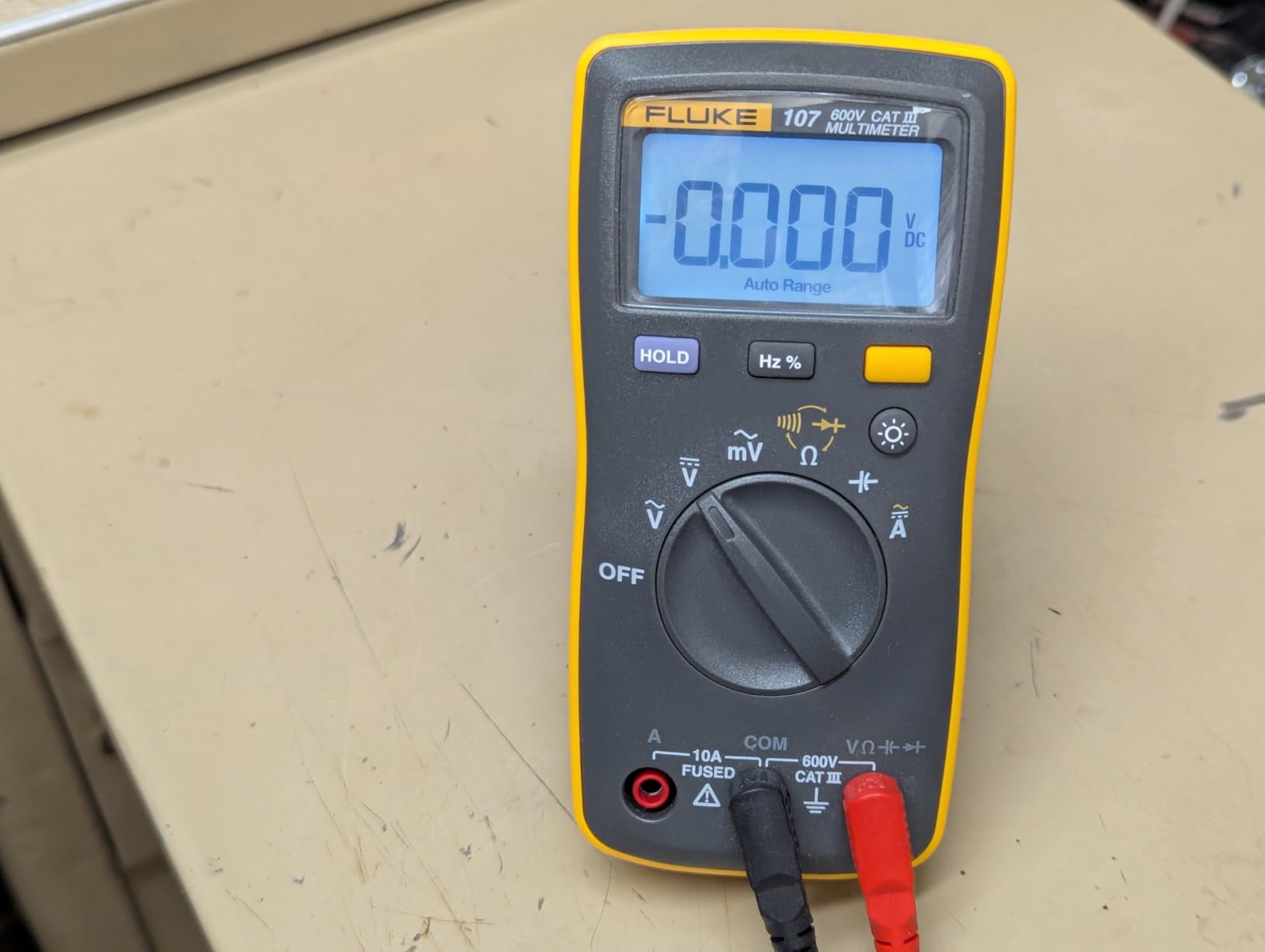 Fluke 106 (U.S.) Palm-Sized Digital Multimeter, CAT III 600V customer photo 1