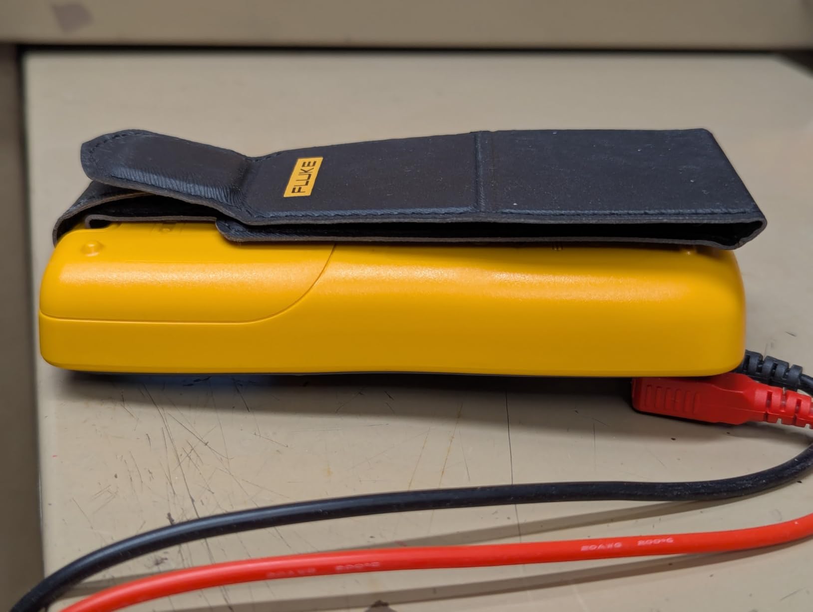 Fluke 106 (U.S.) Palm-Sized Digital Multimeter, CAT III 600V customer photo 2
