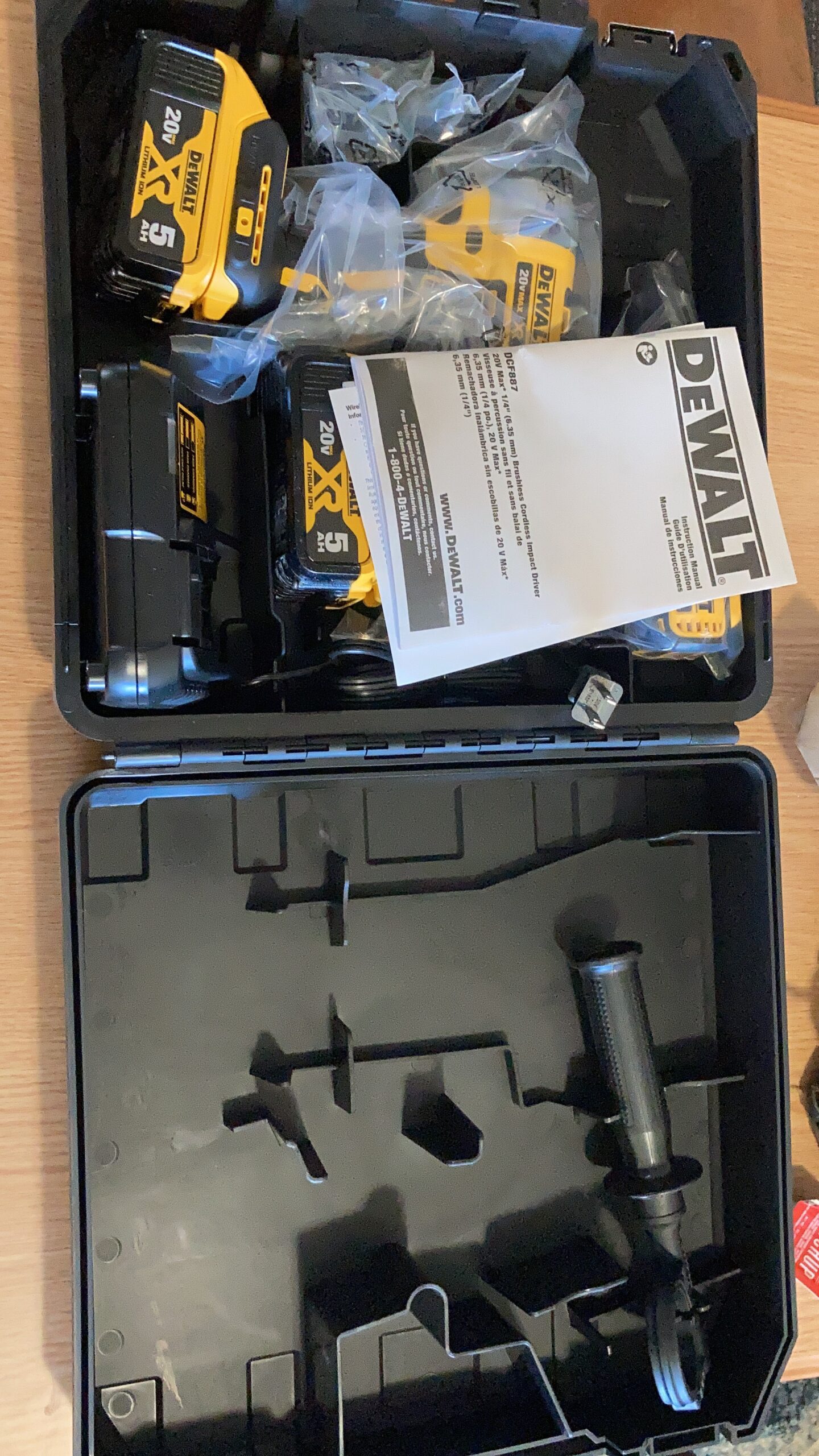 DEWALT 20V MAX XR Brushless Hammer Drill 1/2 In. and High Torque 1/4 Impact Driver Combo with 2 x 4 Ah Batteries and 4 Amp Charger (DCK2112QQ2) customer photo 2