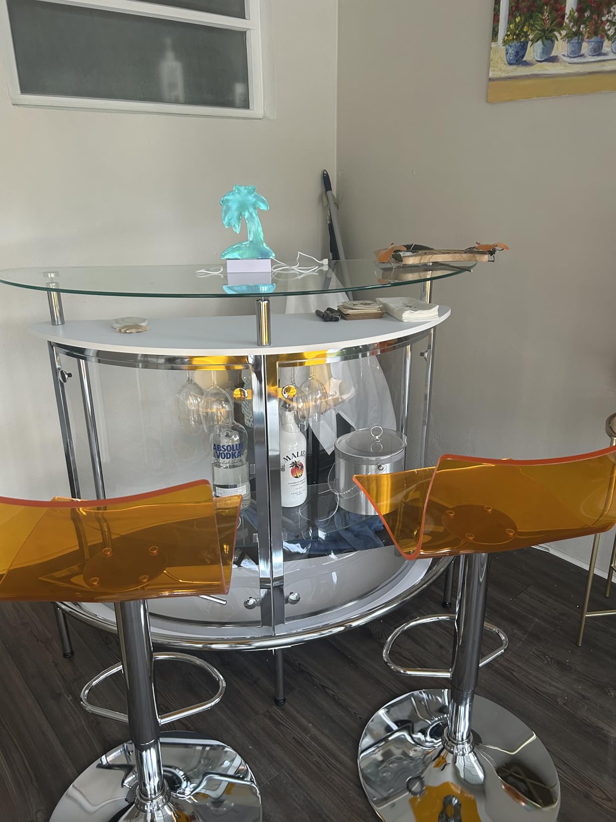 Coaster Home Furnishings Amarillo Glass Top Freestanding Home Bar Cabinet, Modern Liquor Cabinet with 2 Shelves and Wine Glass Rack, White customer photo 2
