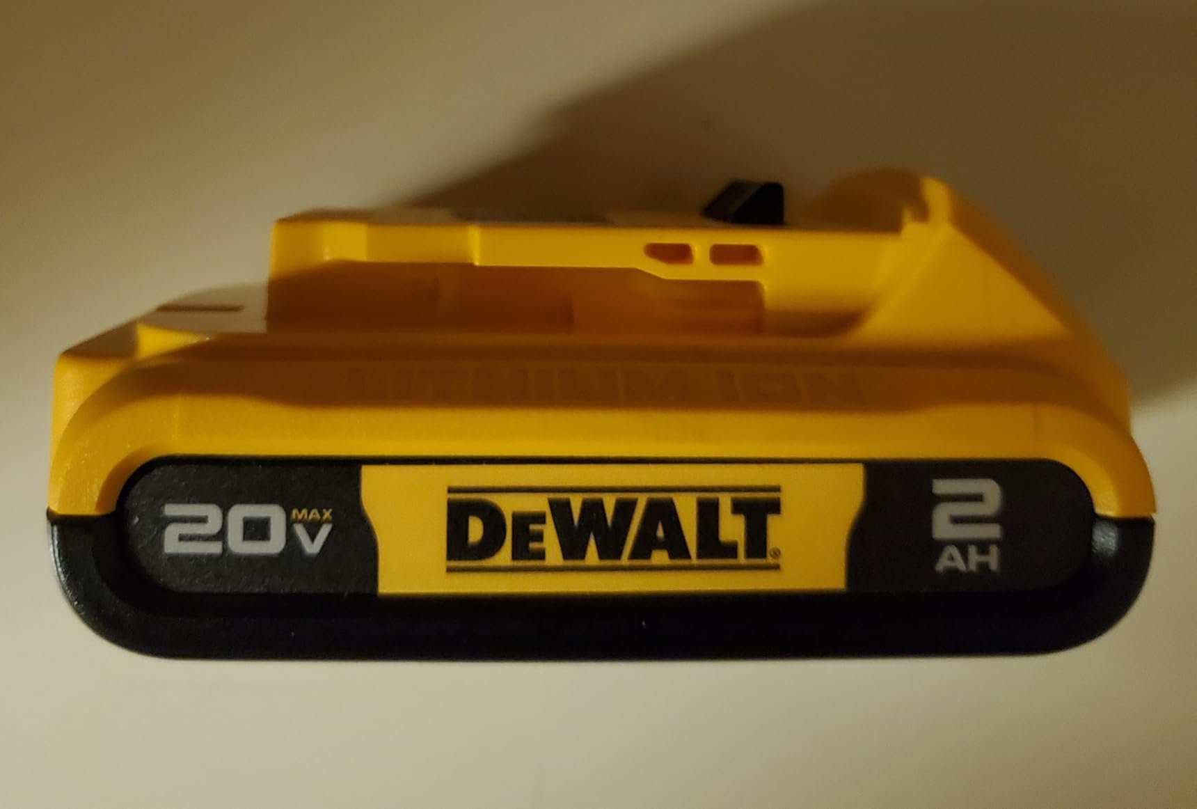 DEWALT 20V MAX Battery, Compact 2.0Ah (DCB203) customer photo 1
