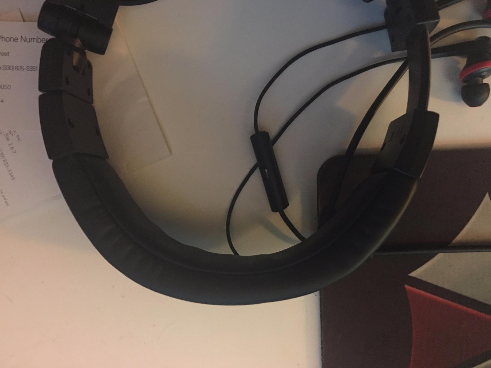Audio-Technica ATH-M50X Professional Studio Monitor Headphones, Black, Professional Grade, Critically Acclaimed, with Detachable Cable customer photo 2