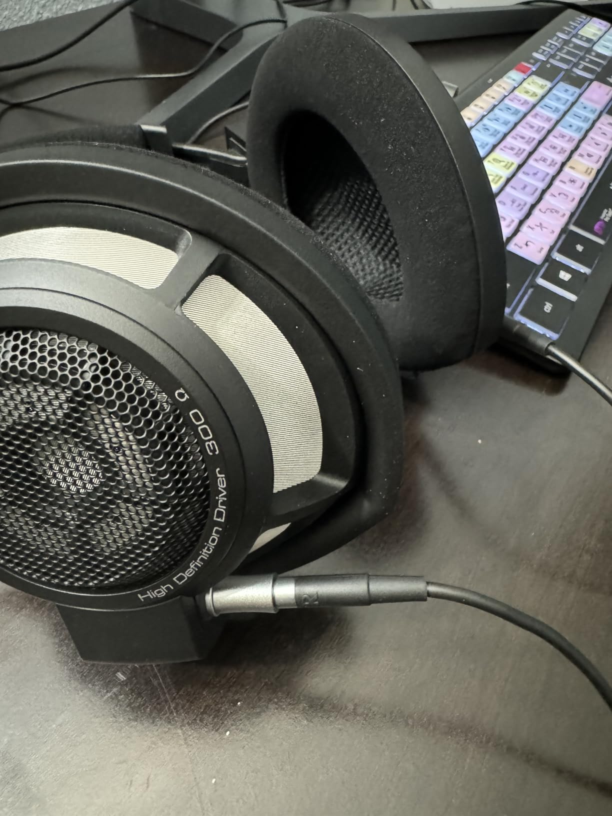 Sennheiser HD 800 S Over-the-Ear Audiophile Reference Headphones - Ring Radiator Drivers With Open-Back Earcups customer photo 2