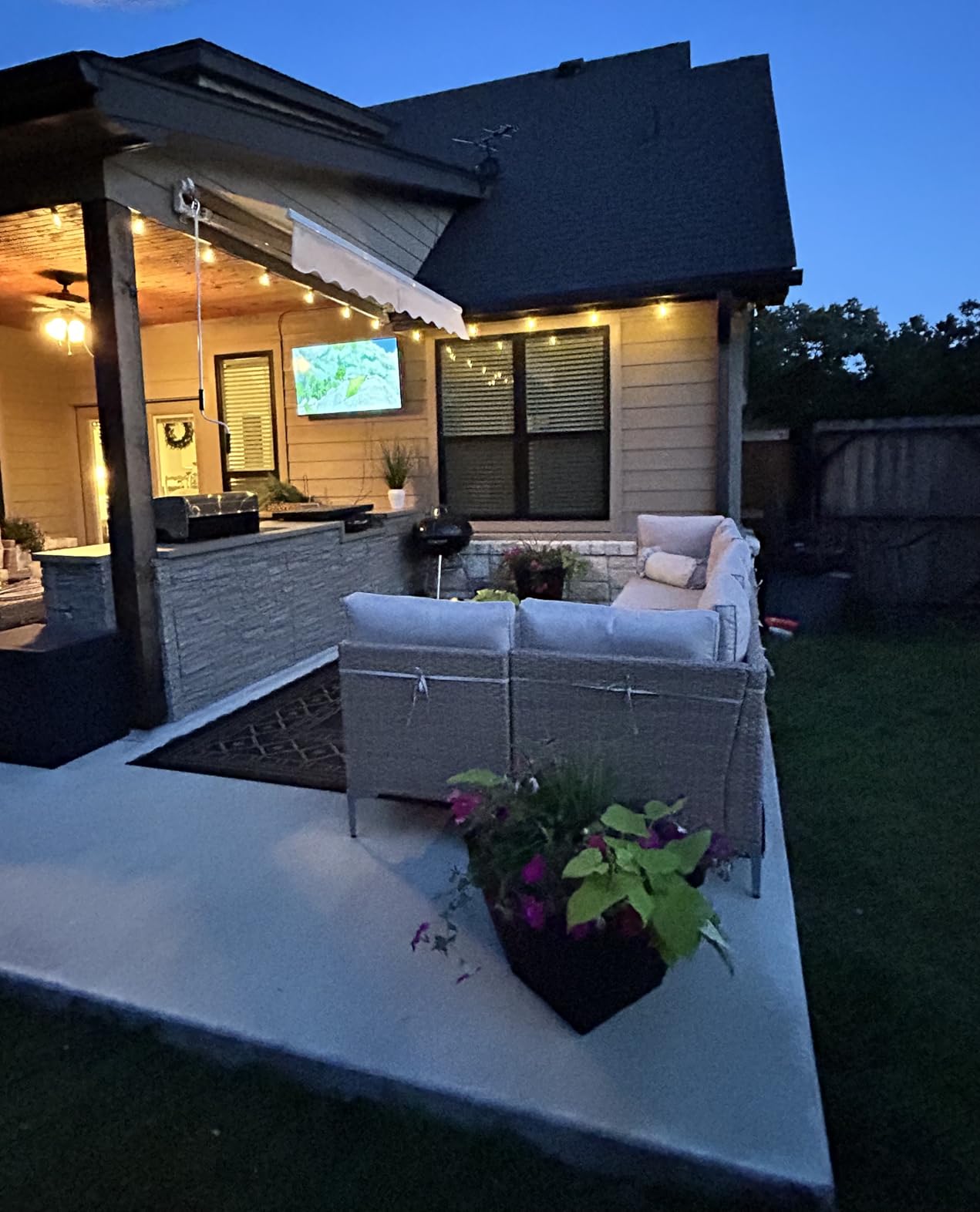 Brightech Ambience Pro Solar Powered Outdoor String Lights -27 ft Commercial Grade Waterproof Edison Patio Lights, Shatterproof LED String Lights for Outside, Porch - 12 Bulbs, 1W Soft White customer photo 2