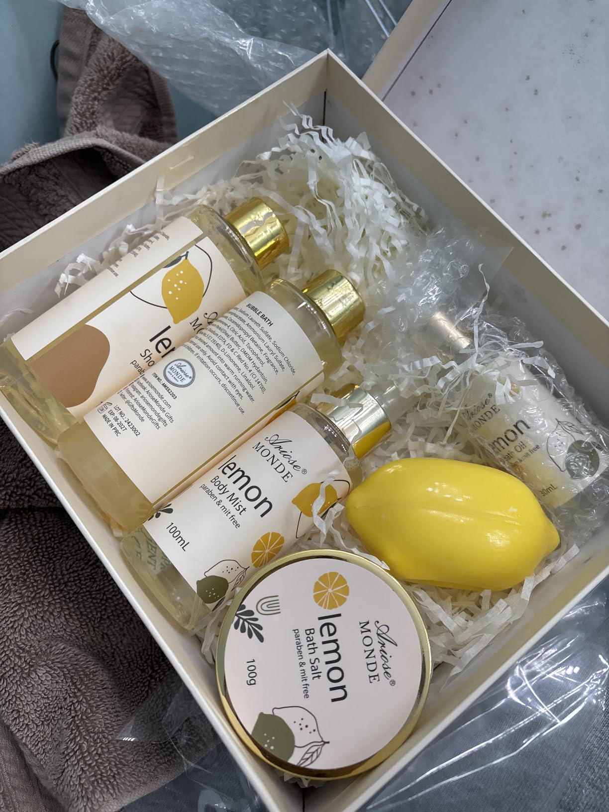 Home Spa Gift Basket, Bath Spa Kit for Women, with Body Lotion, Shower Gel, Bubble Bath, Body Scrub, Bath Salt, Bath Bomb, Bath Gift Set for Mother, Wife Her, with Magnolia and Jasmine Scent customer photo 1