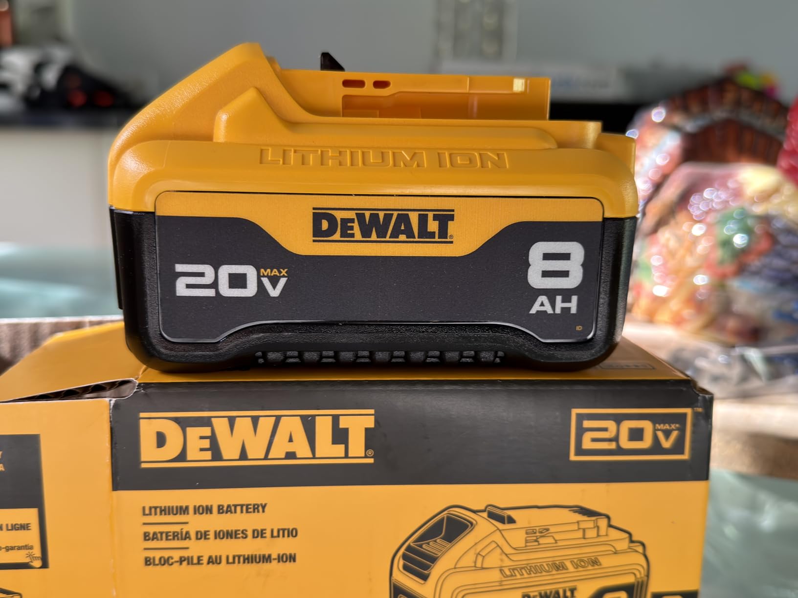 DEWALT 20V MAX* XR Battery, 8.0-Ah (DCB208) customer photo 1