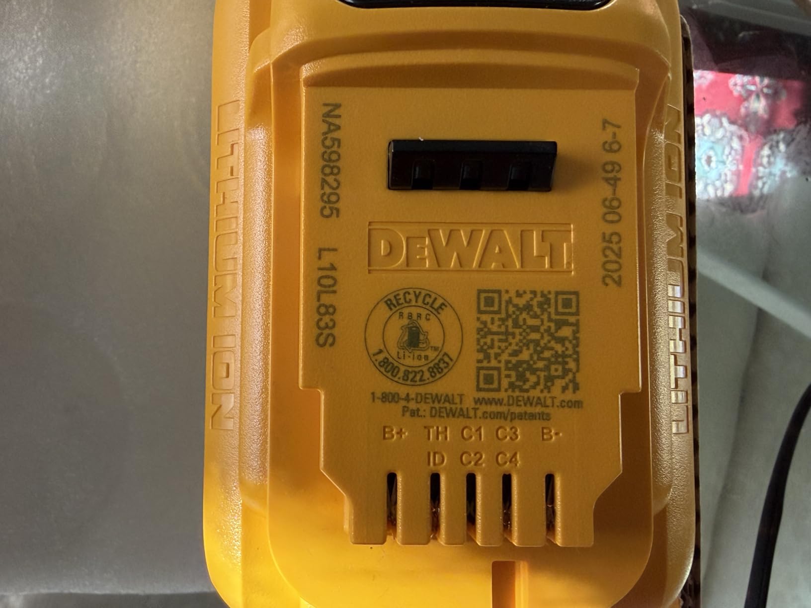 DEWALT 20V MAX* XR Battery, 8.0-Ah (DCB208) customer photo 2