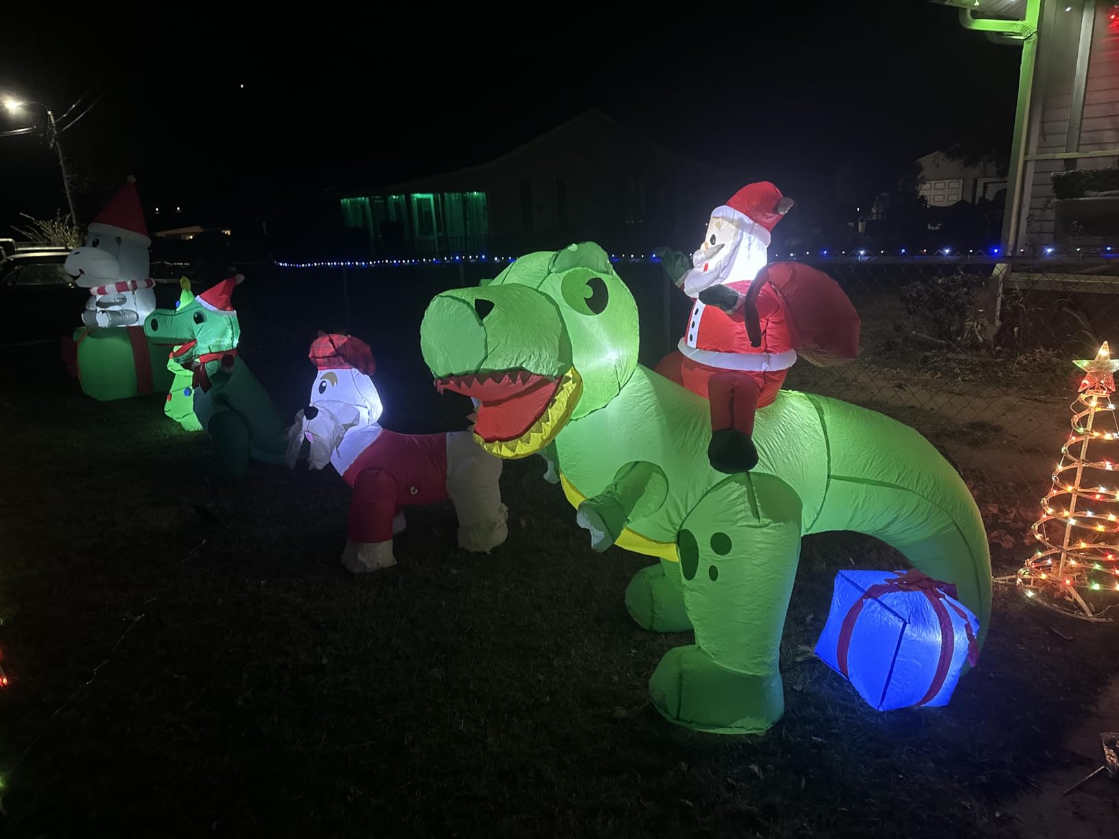 Joiedomi 6 FT Long Christmas Inflatable Dinosaur Outdoor Decoration, Inflatable Santa Riding Dinosaur with Build-in LEDs, Christmas Blow Up Yard Decoration for Xmas Party Garden Lawn Winter Decor customer photo 1