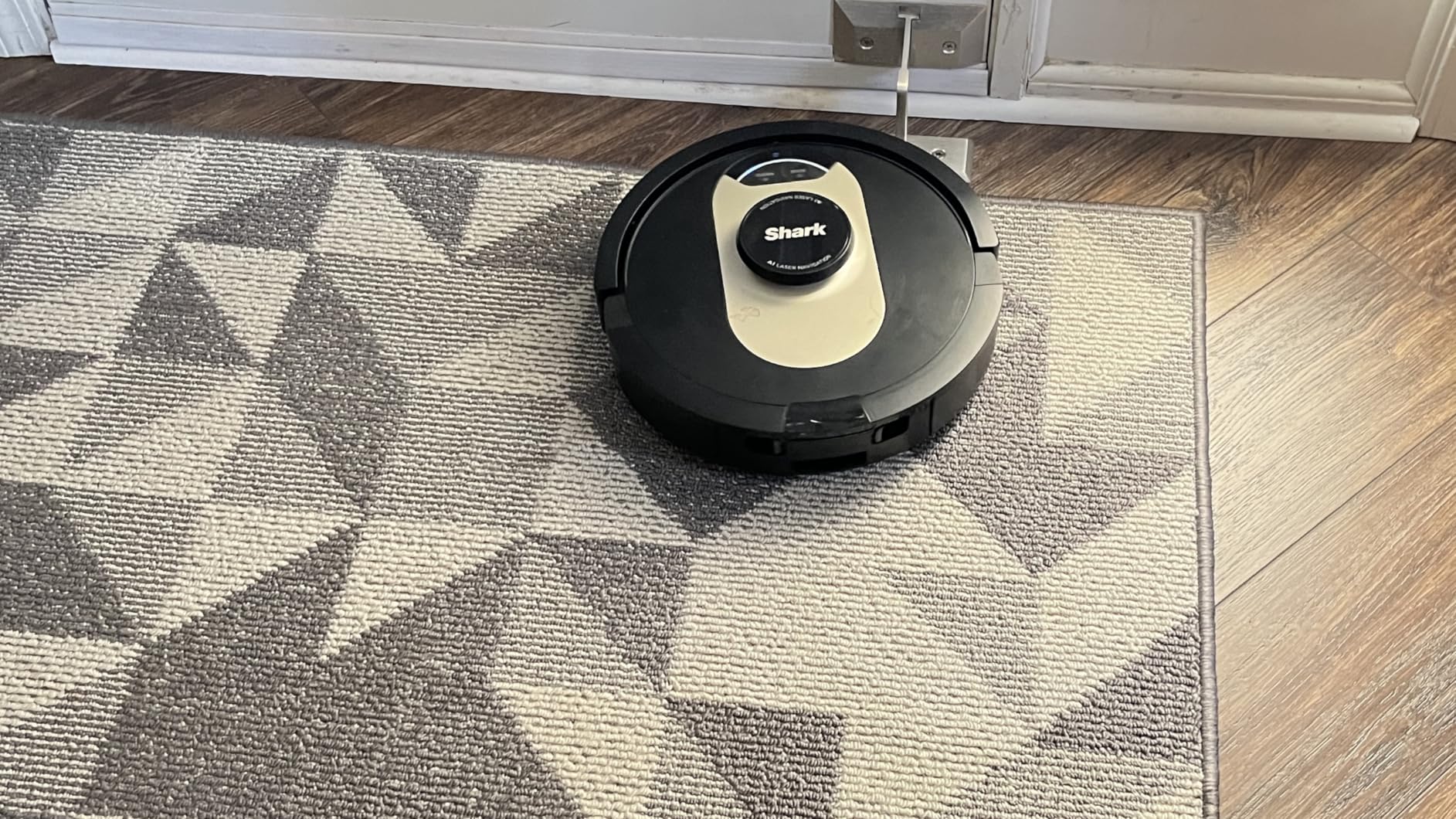 Shark AI Robot Vacuum (AV2501AE) - XL HEPA Self-Empty Base, Bagless, 60-Day Capacity, LIDAR Navigation, Pet Hair, Alexa/Wi-Fi, Black customer photo 1