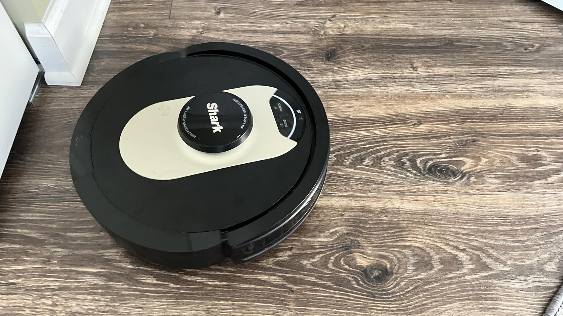 Shark AI Robot Vacuum (AV2501AE) - XL HEPA Self-Empty Base, Bagless, 60-Day Capacity, LIDAR Navigation, Pet Hair, Alexa/Wi-Fi, Black customer photo 2