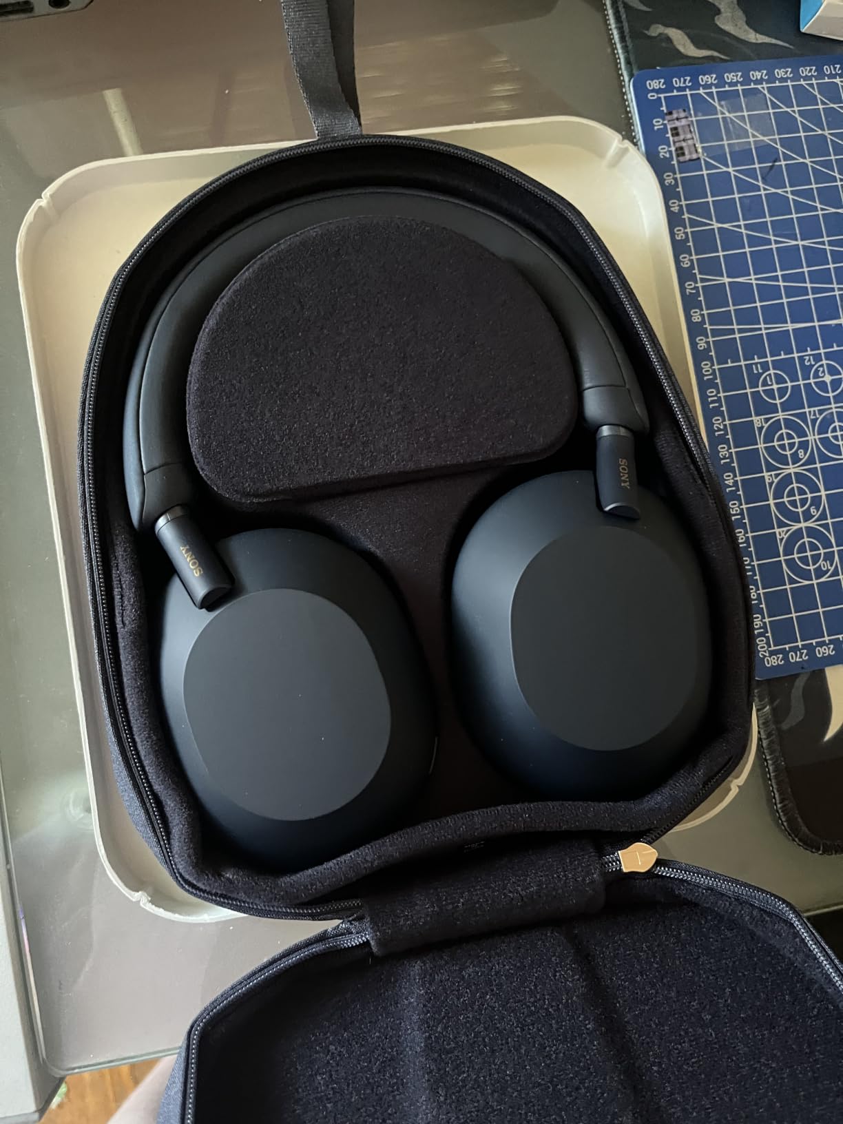 Sony WH-1000XM5 Premium Noise Cancelling Wireless Headphones, Black | Auto NC Optimizer, Up to 30 Hrs of Battery, Carrying Case, Crystal Clear Calls, Touch Control, Multipoint Connection customer photo 2