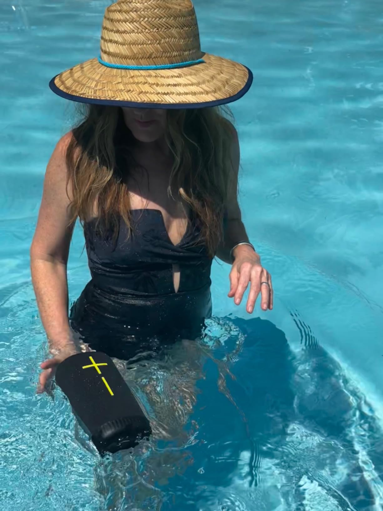 Ultimate Ears EVERBOOM Wireless Bluetooth Portable Speaker, Big Bass and Immersive 360-Degree Sound, Floatable Waterproof Speaker IP67, up to 20-Hour Battery and 180 ft (55 m) Range - Charcoal Black customer photo 1