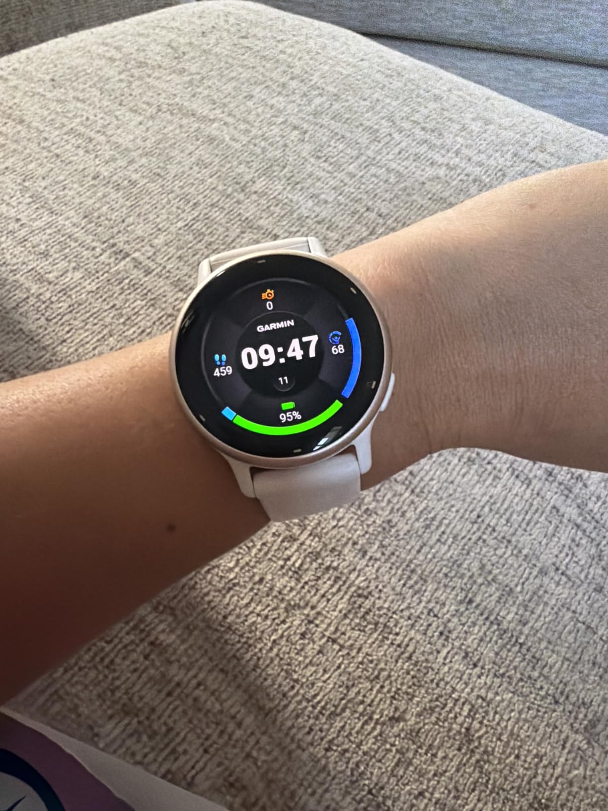 Garmin vivoactive 5, Health & Fitness GPS Smartwatch, 42mm, Ivory | 24/7 Health Monitoring, Built-In Sports Apps, Sleep Coach, Body Battery Energy Monitoring customer photo 1