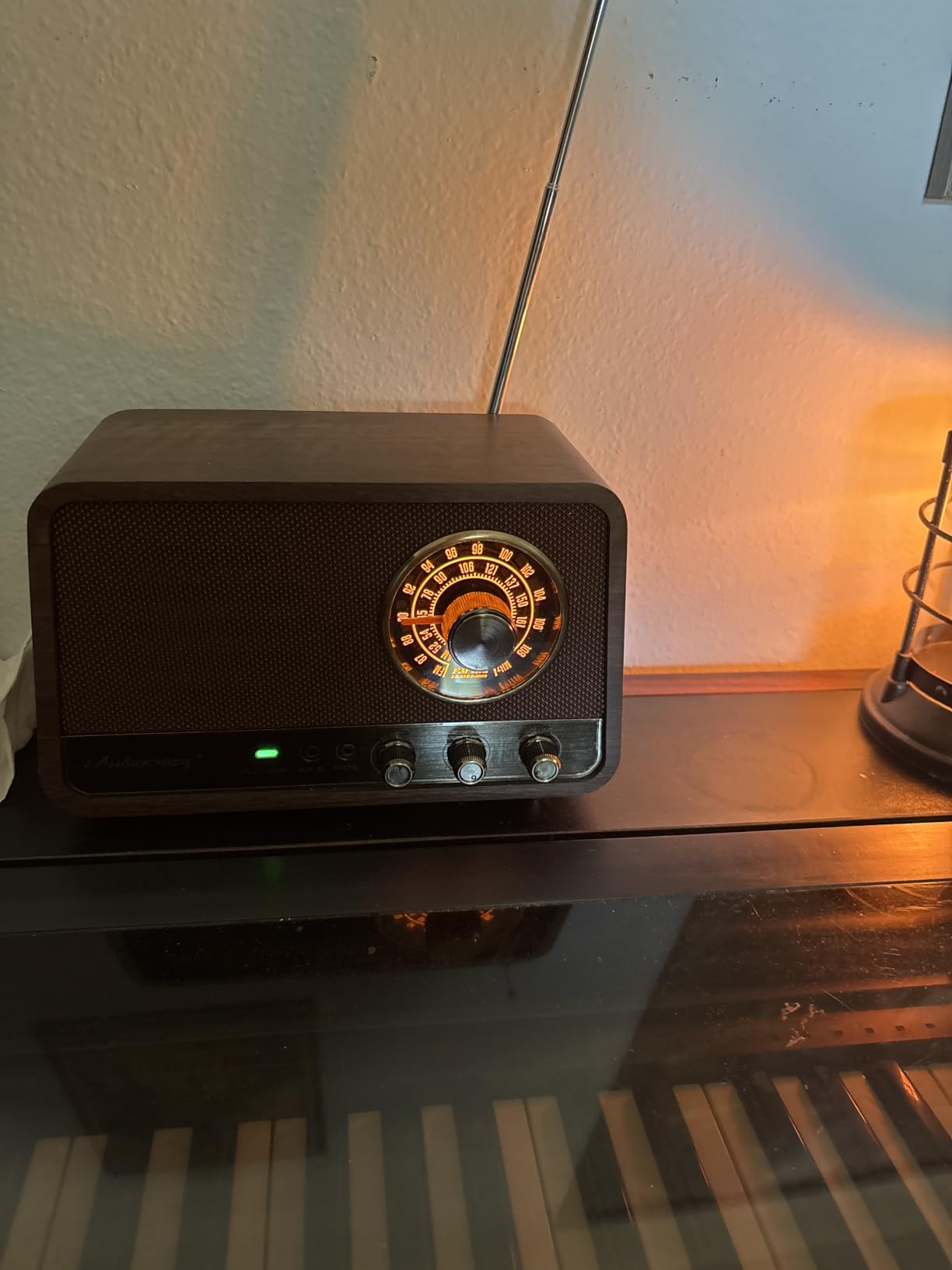 Vintage Wooden AM FM Bluetooth Radio with 10 Watts Powerful Sound, Retro Bluetooth Speaker Radio with Amber-Glowing Dial, Bass Control, Aux Input, Headphone Jack, for Home, Office, Kitchen customer photo 1