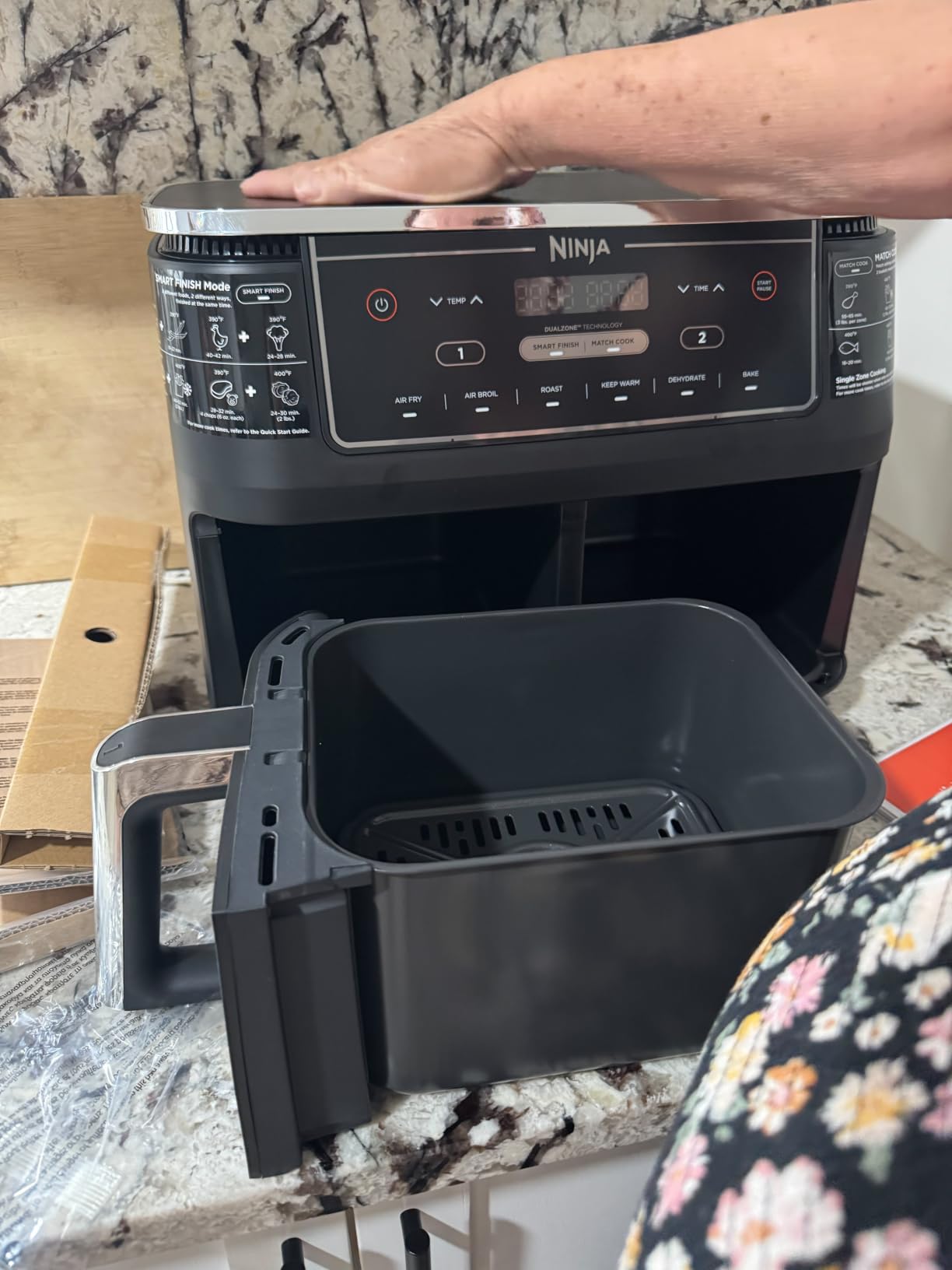 Ninja Foodi Air Fryer DZ302, 6-in-1 with 10-QT DualZone Baskets, Smart Finish to Cook 2 Foods at Once, Air Fry, Broil, Roast, Dehydrate, Keep Warm & Bake, 450F, Black customer photo 1