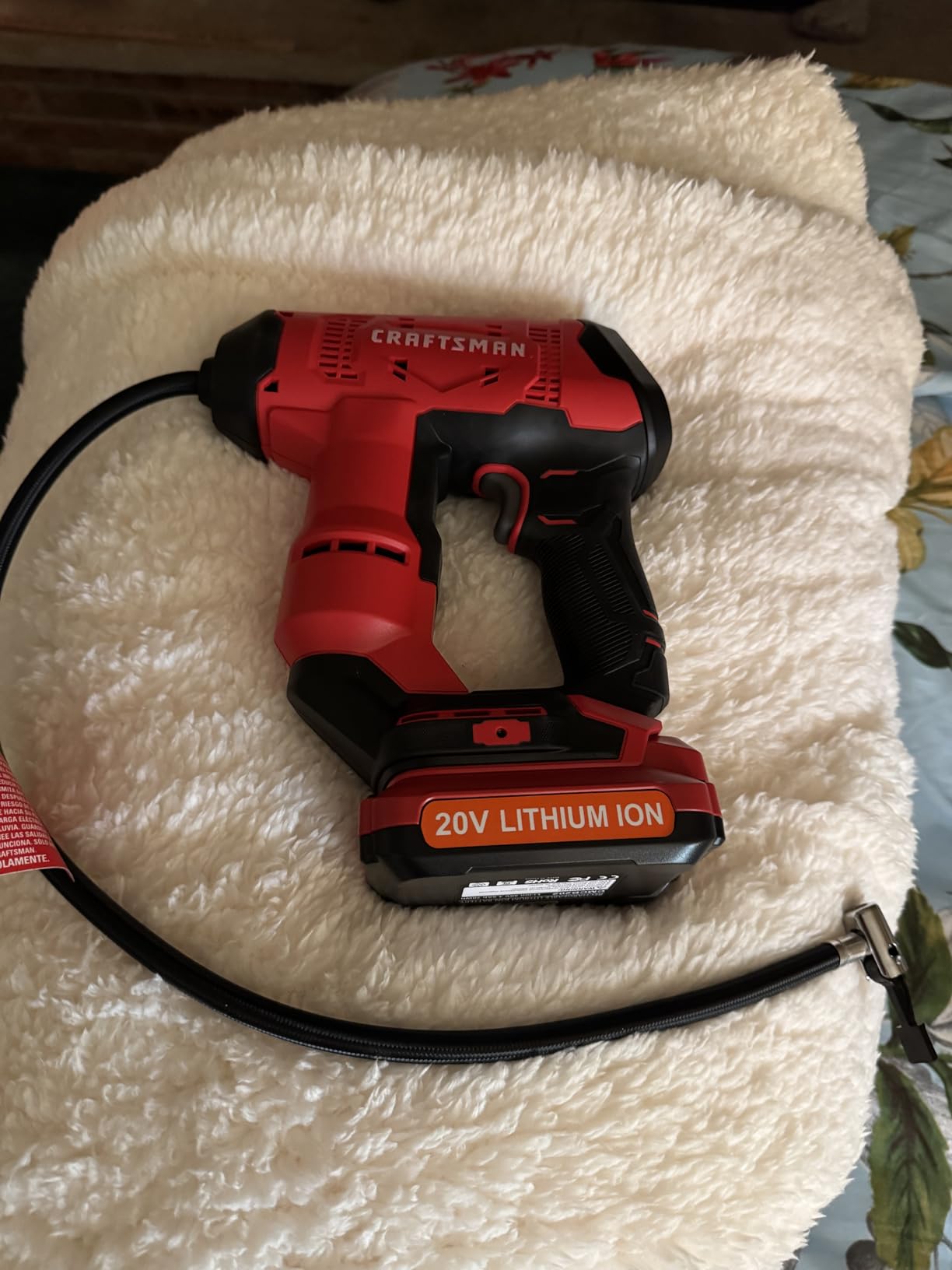 CRAFTSMAN V20 Air Compressor Portable, Cordless Tire Inflator, Up To 150 PSI Tire Pump, with Digital Pressure Gauge, Tool Only (CMCE521B) customer photo 1