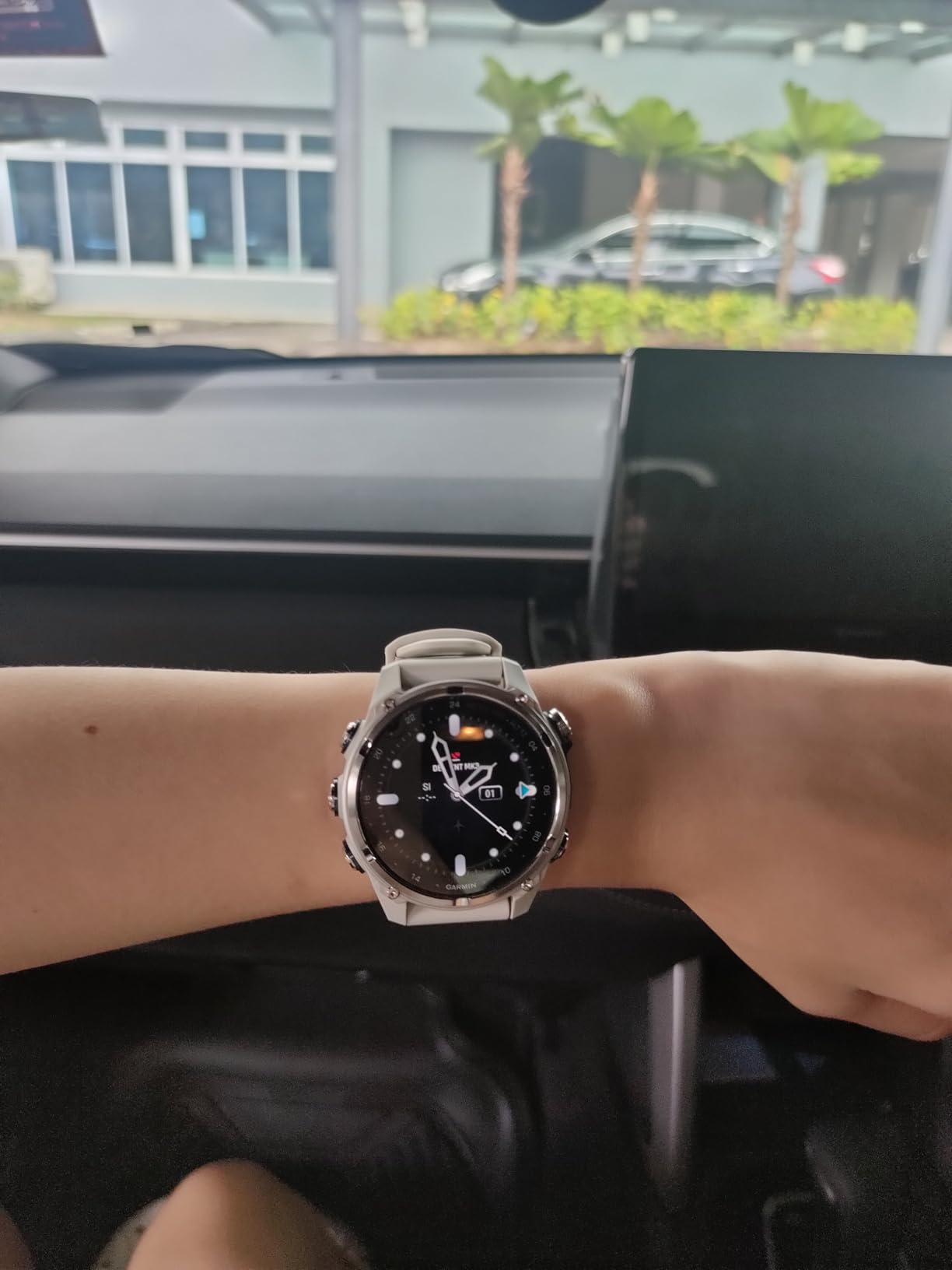 Garmin Descent Mk3 Dive Computer and Multisport Smartwatch with AMOLED Display with Advanced Dive Modes and GPS Navigation (43mm, Stainless Steel with Fog Gray Silicone Band) customer photo 1