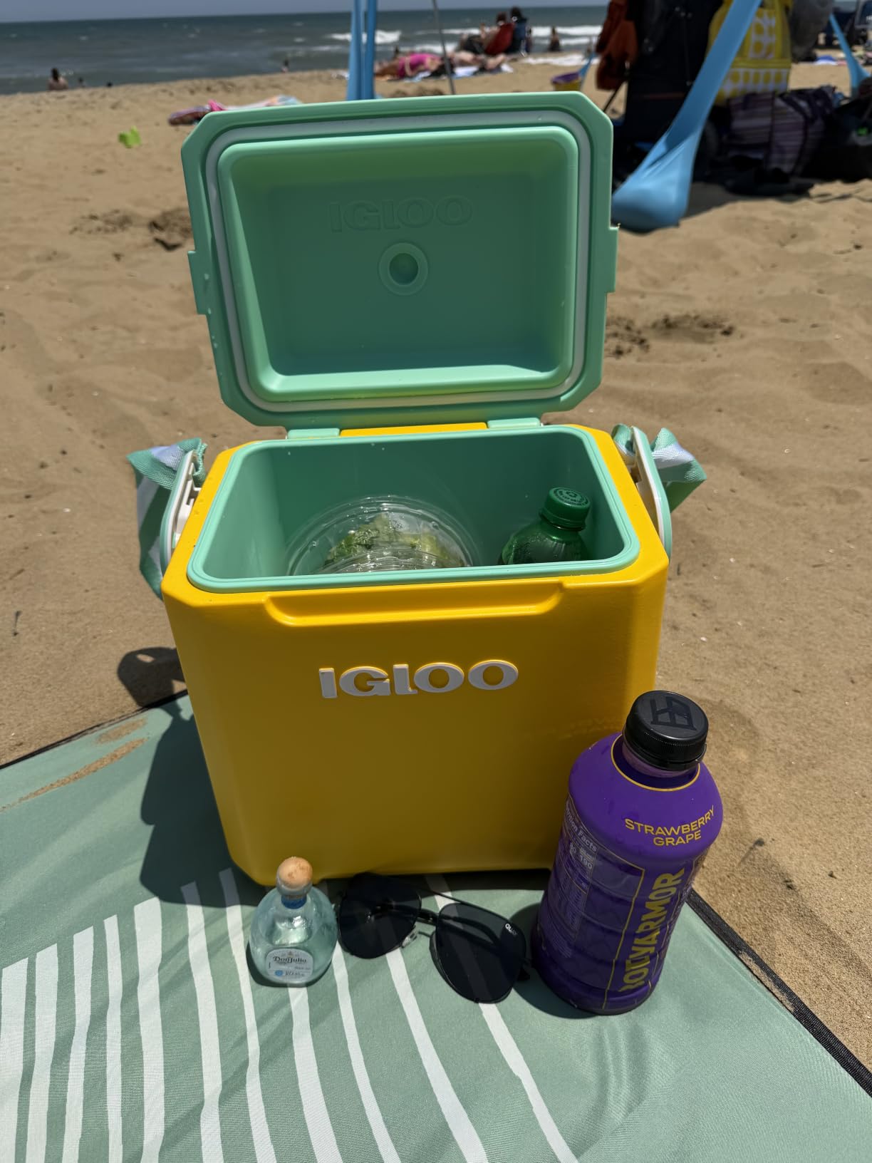 Igloo Tag Along Too Coolers | Insulated Hard Shell Picnic Style Cooler | Rolling Ice Chest customer photo 2