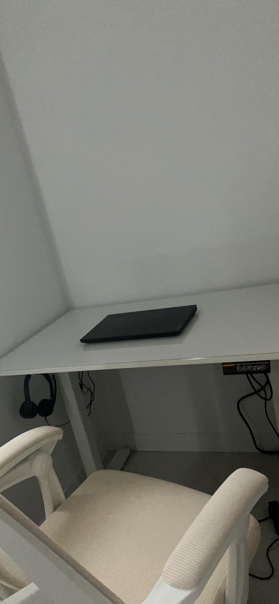 Claiks Glass Standing Desk, 48x24 Inch Electric Standing Desk Adjustable Height Quick Install Home Office Computer Desk, Black customer photo 2