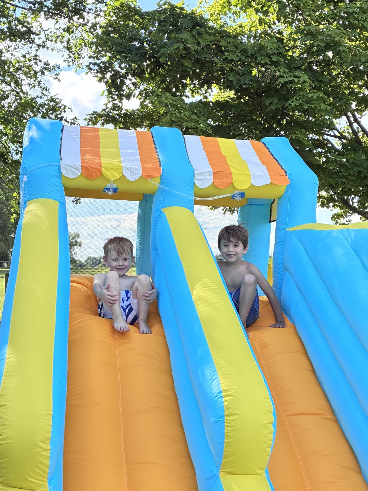 FINCOME Inflatable Bounce House, 10 in 1 Double Water Slide Bounce House with 750W Blower, Climbing Wall, Jumping, Water Gun, Splash Pool, Basketball Hoop for Kids Indoor Outdoor Backyard customer photo 1