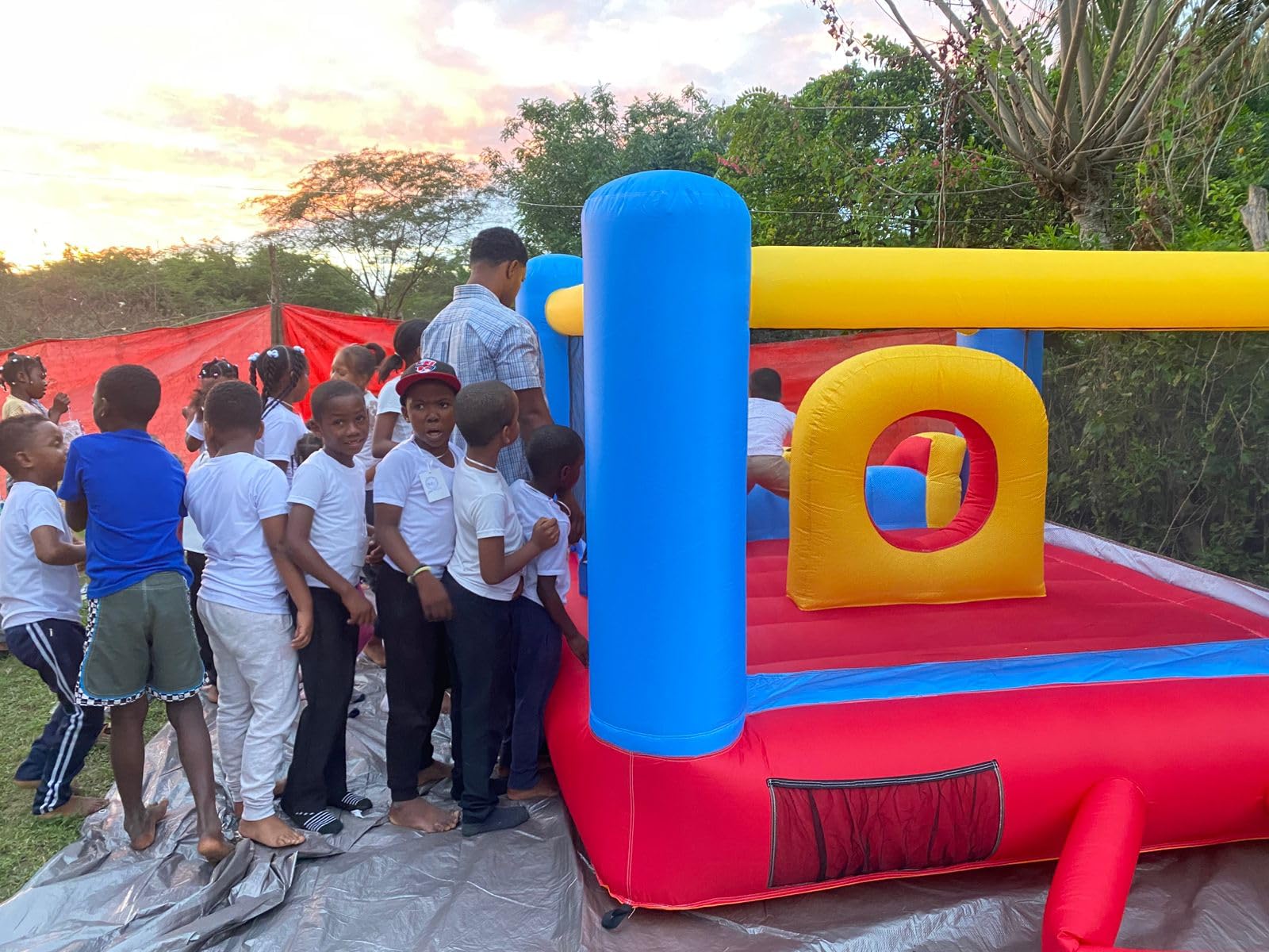 Whubefy Bounce House for Kids 3-6 Big Kids 8-12, 12.6FTx9FT Inflatable Bounce House with Blower Double Slide Obstacle, Indoor Outdoor Blow up Bouncy Castle Jump House for Family Backyard Party Gift customer photo 1