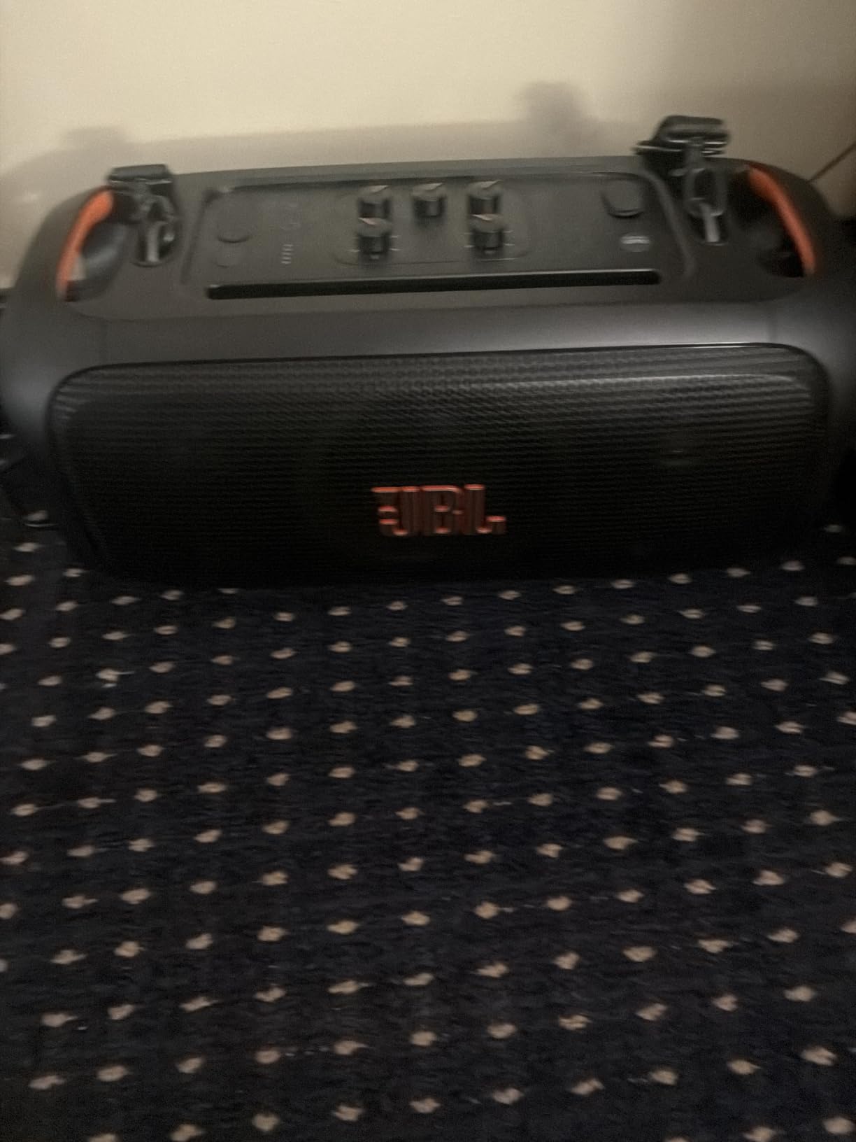 JBL PartyBox On-The-Go Essential - Portable Party Speaker with Built-in Lights and Wireless mic, Amazing JBL Pro Sound, IPX4 splashproof Protection, 6 Hours of Playtime, Convenient Shoulder Strap customer photo 2